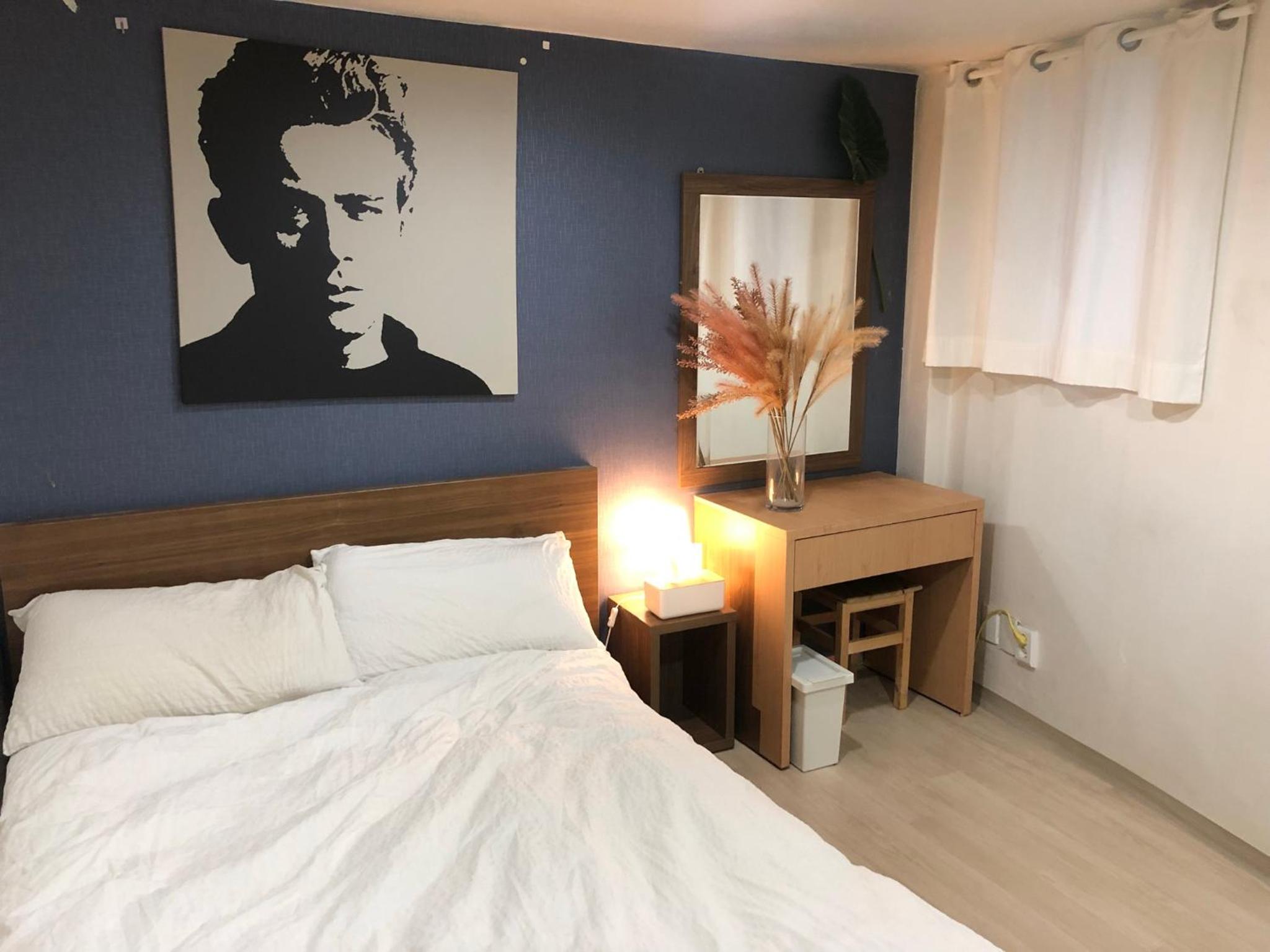 Chris Hostel
