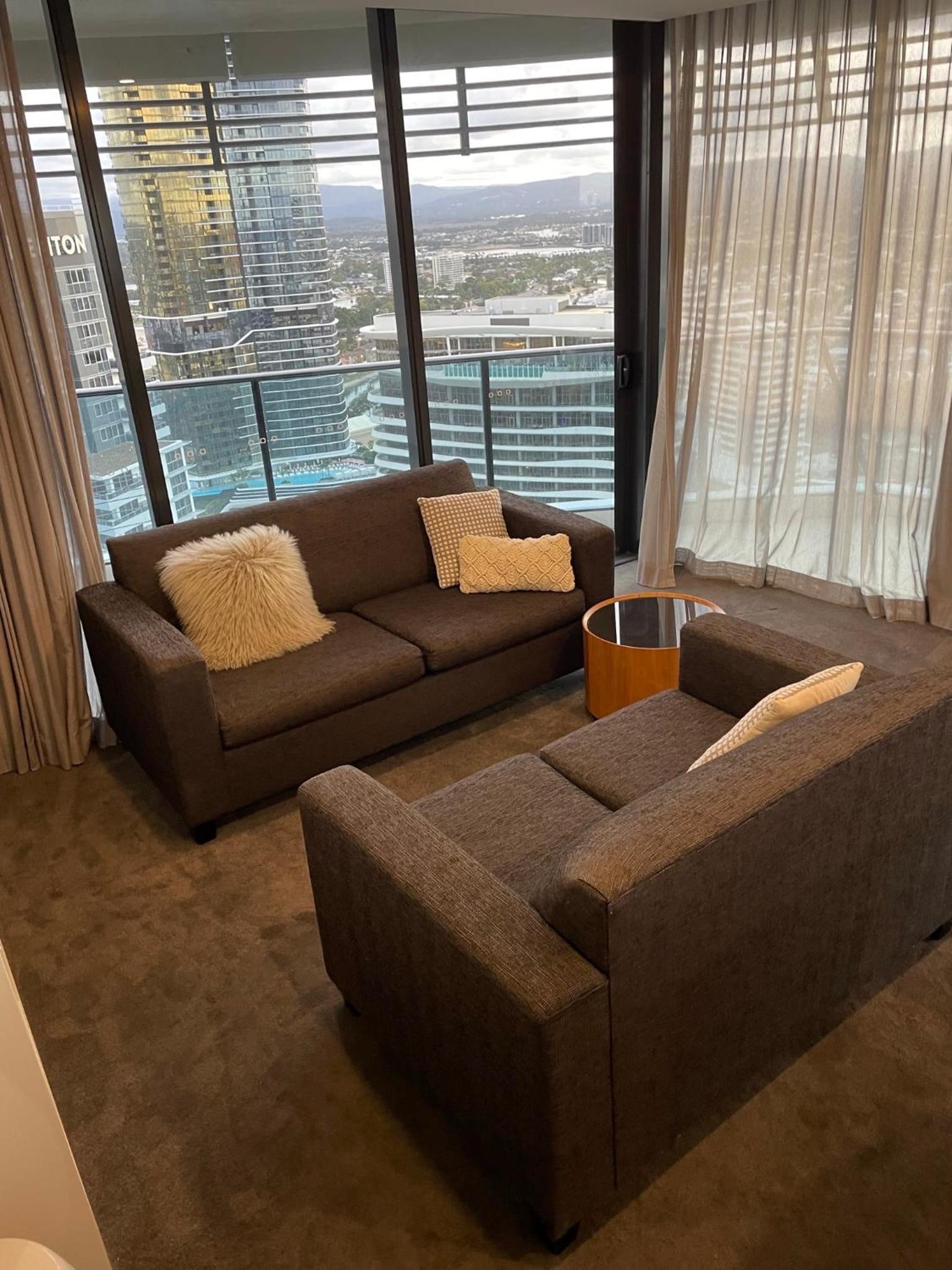 4 Bedroom Huge Sub Penthouse Oracle Level 31 Magnif VIEWS 260m2 Family Skyhome Sleeps 8 Adults and 2 Children, Sofa Bed Portacot, High Chair Central to Eve