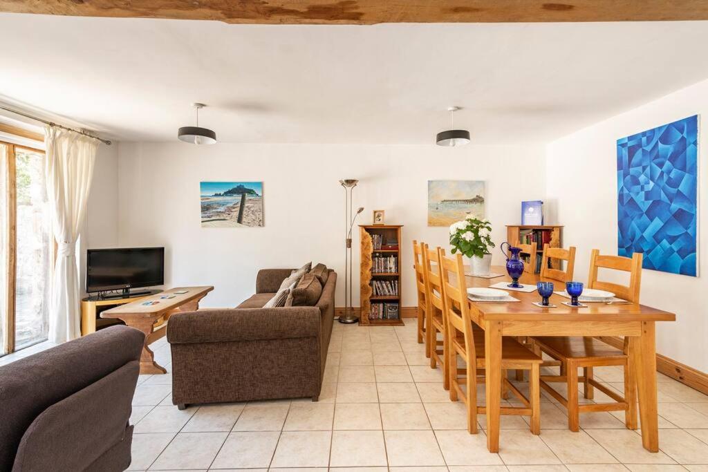 Beech Cottage, spacious rural retreat view 3