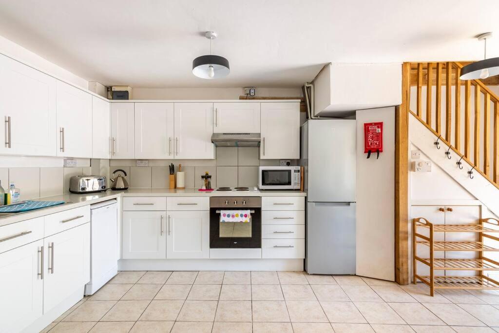 Beech Cottage, spacious rural retreat view 5