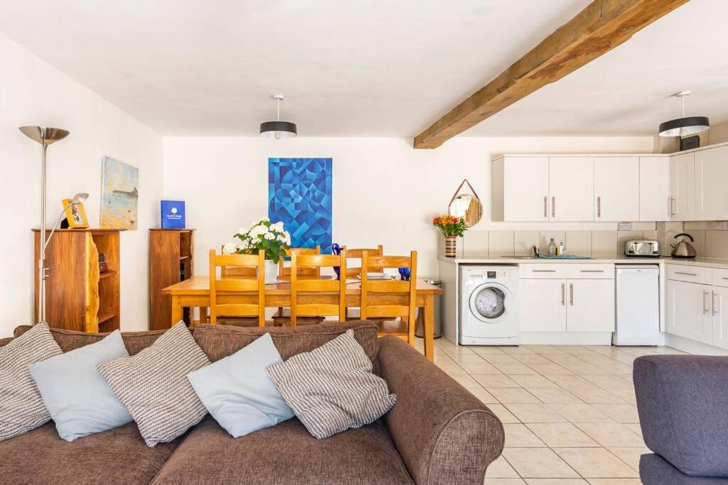 Beech Cottage, spacious rural retreat view 4