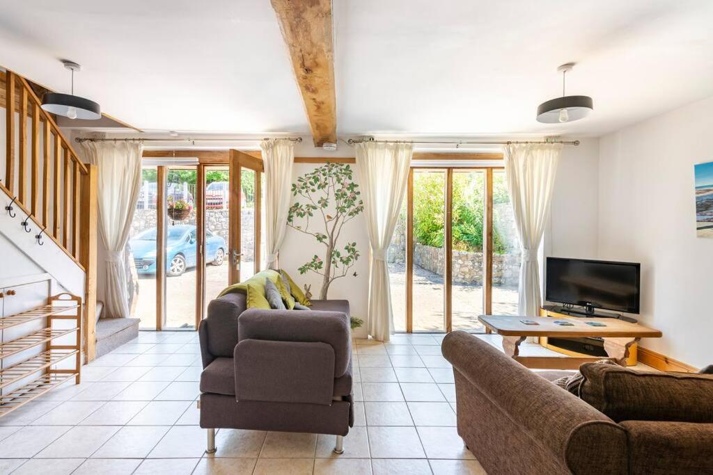 Beech Cottage, spacious rural retreat view 2