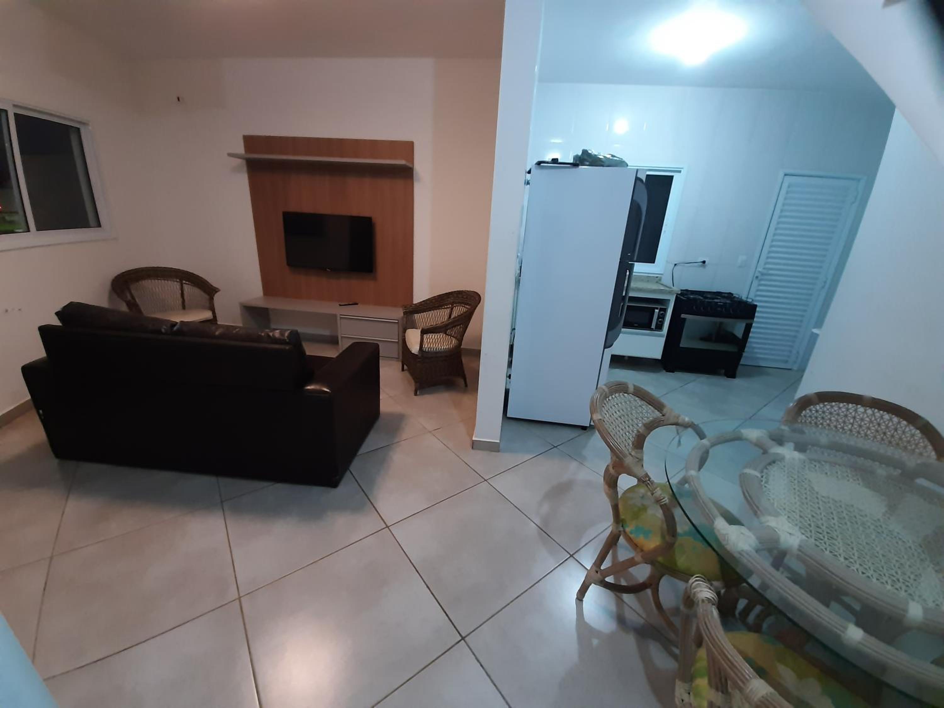 Sobrado frente ao SESC, WIFI 300MB, 2 vagas auto, cozinha, churrasqueira, moderno e reformado