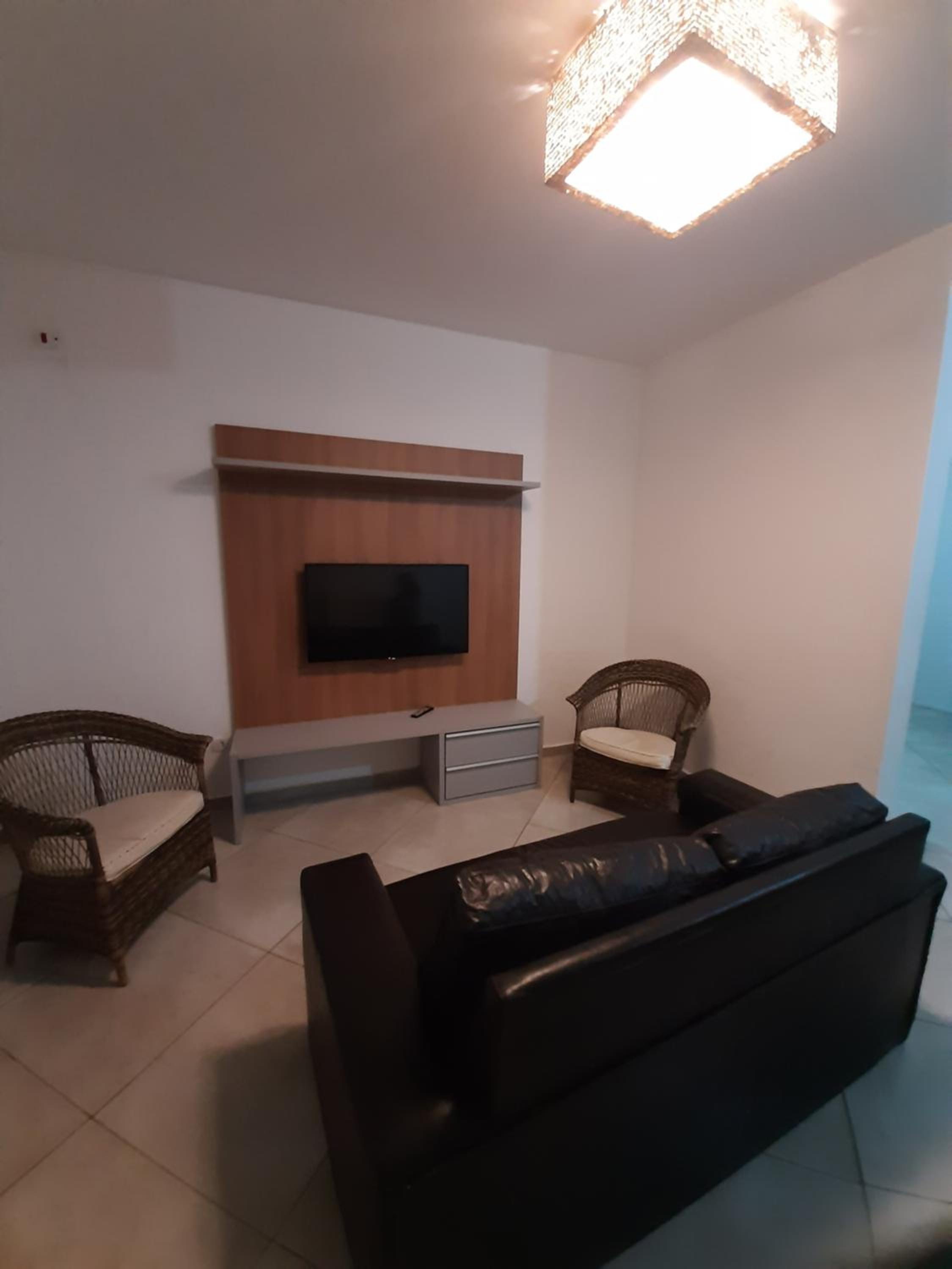 Sobrado frente ao SESC, WIFI 300MB, 2 vagas auto, cozinha, churrasqueira, moderno e reformado