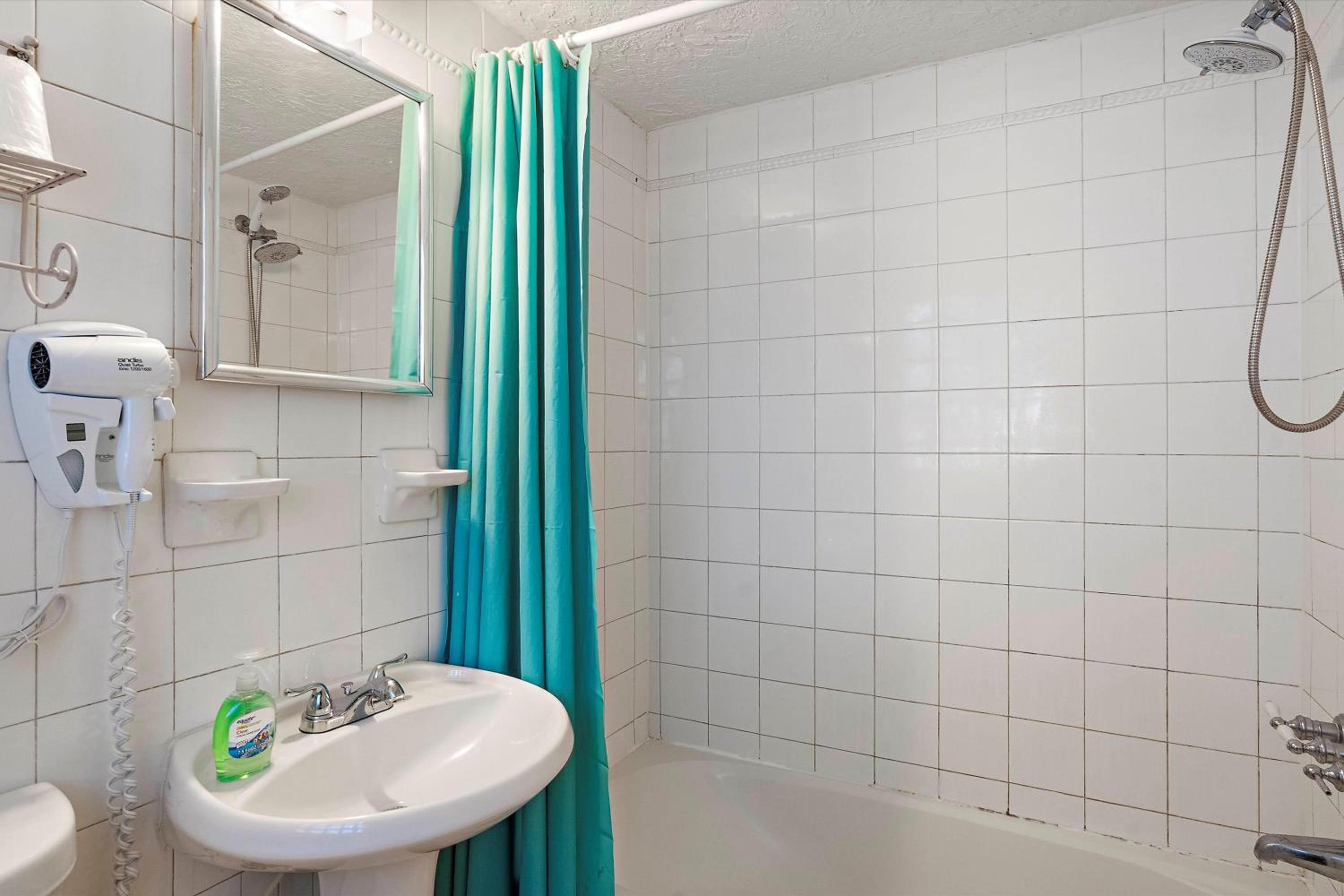 San Clemente Vacations - The Patriots Boutique Motel - Property Image 22