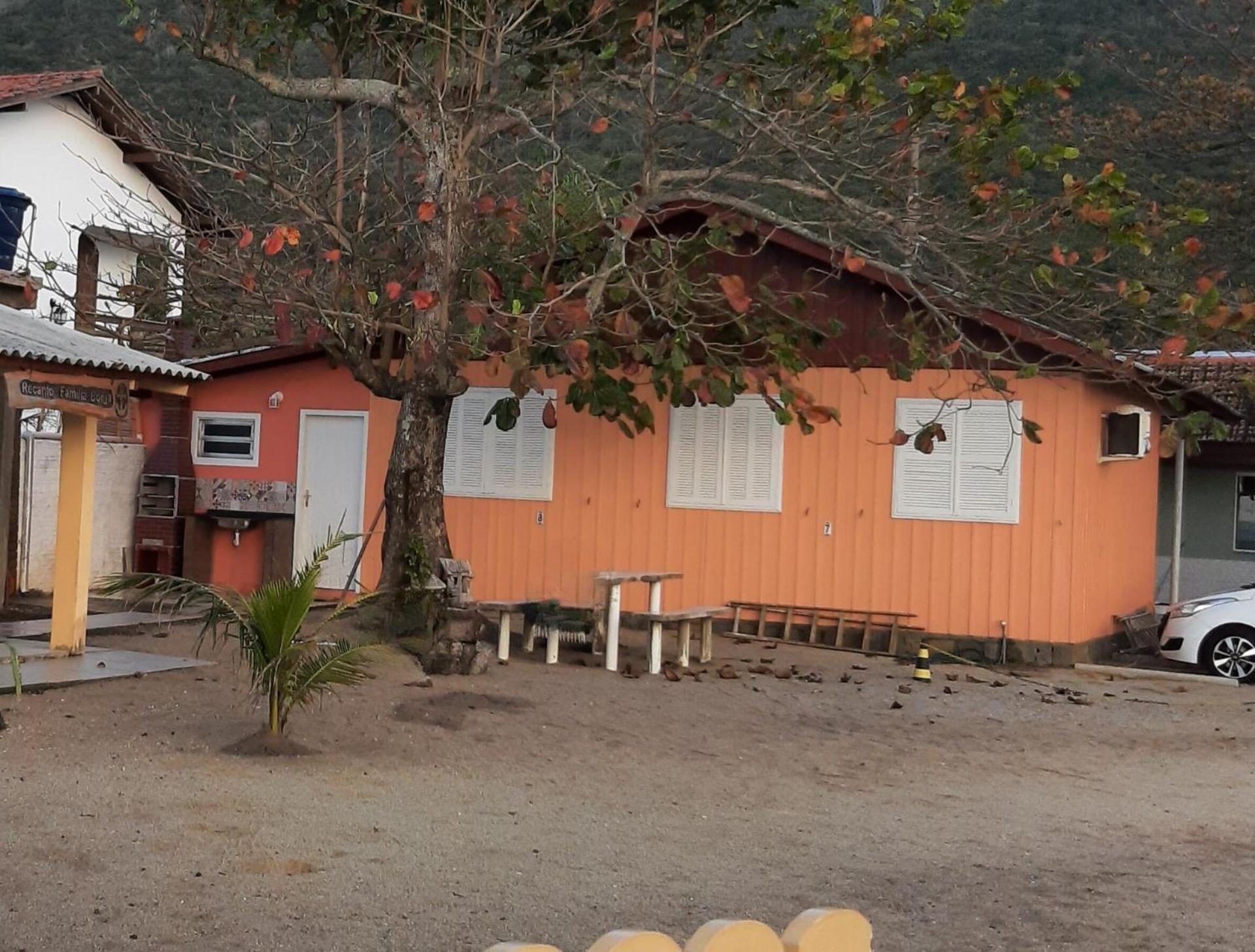 Casa na praia em frente ao mar