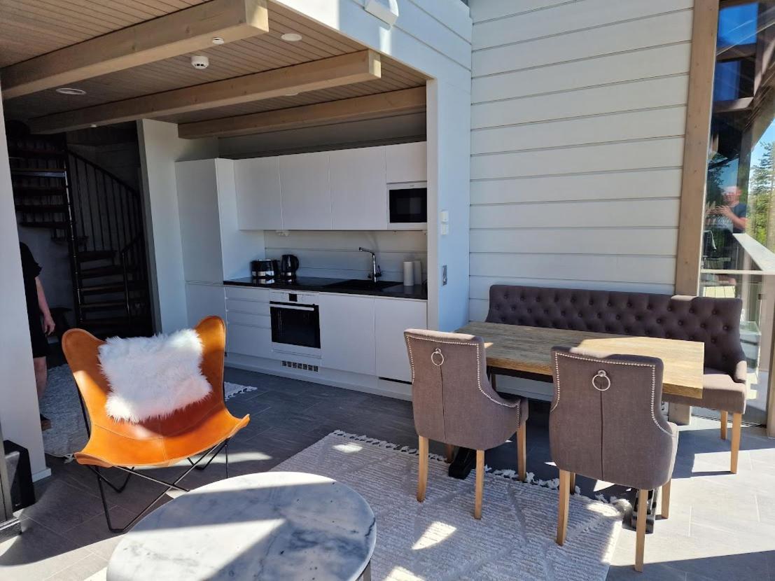 Naava Chalet Loft 303 - kaksikerroksinen lasiseinähuoneisto järvinäköalalla view 5