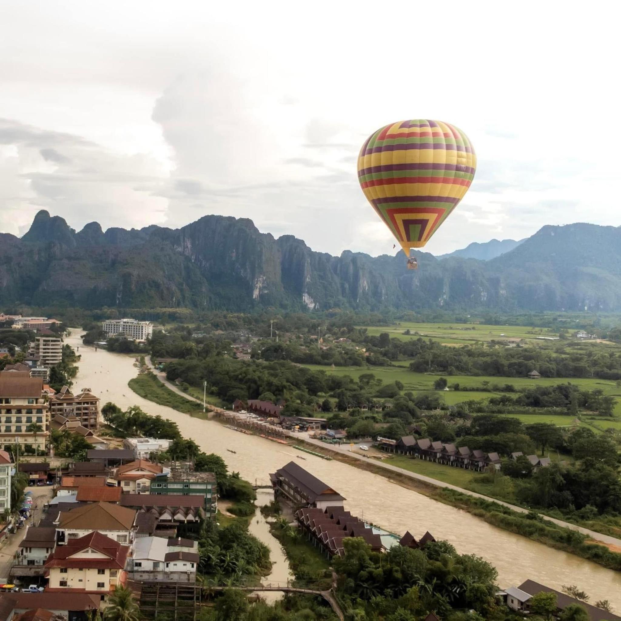 Vangvieng Rock Backpacker Rooftop Hostel