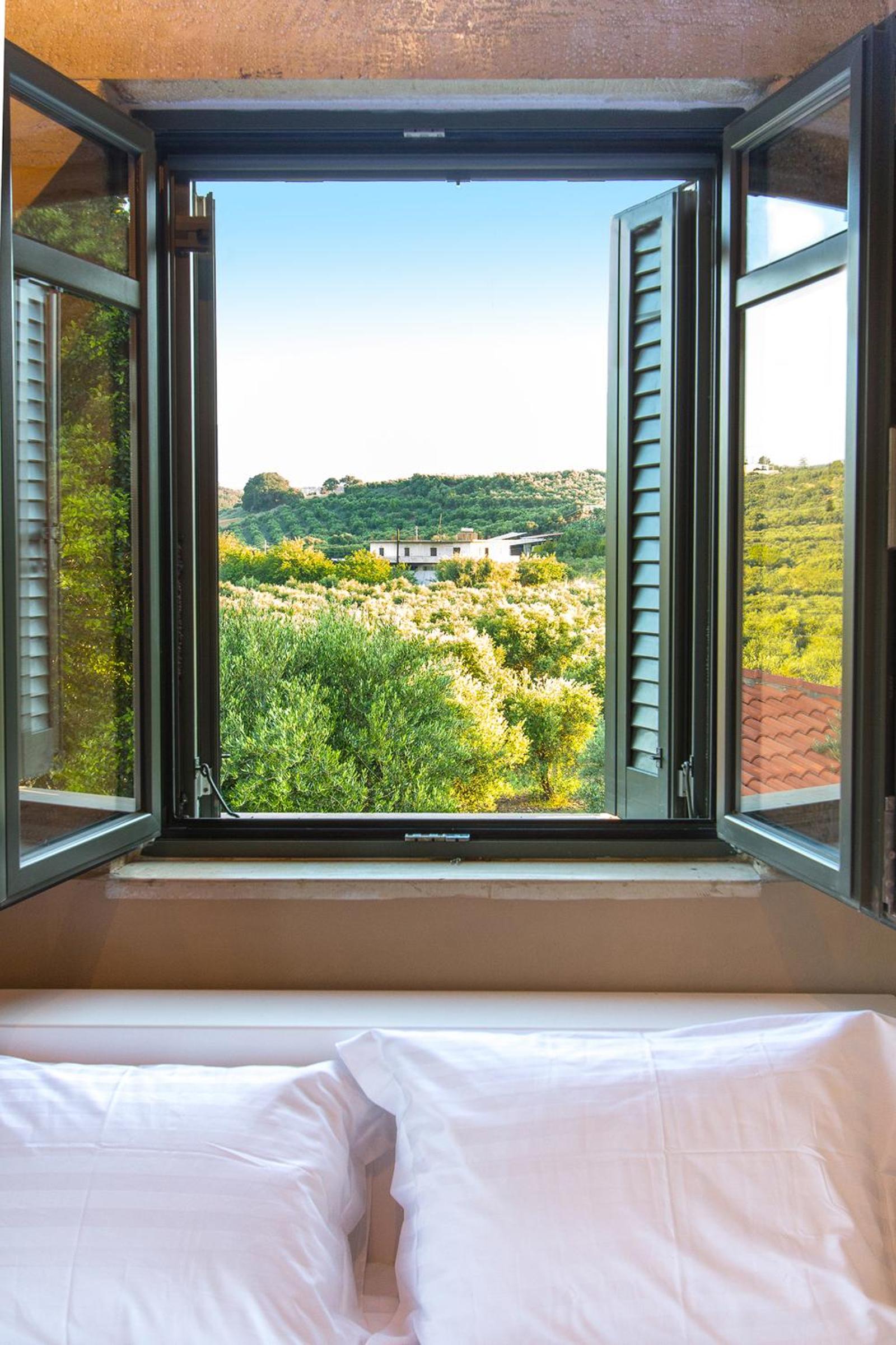 Villa Manoutsio - Traditional Cottage Among Olive Trees 500m from Sandy Beach