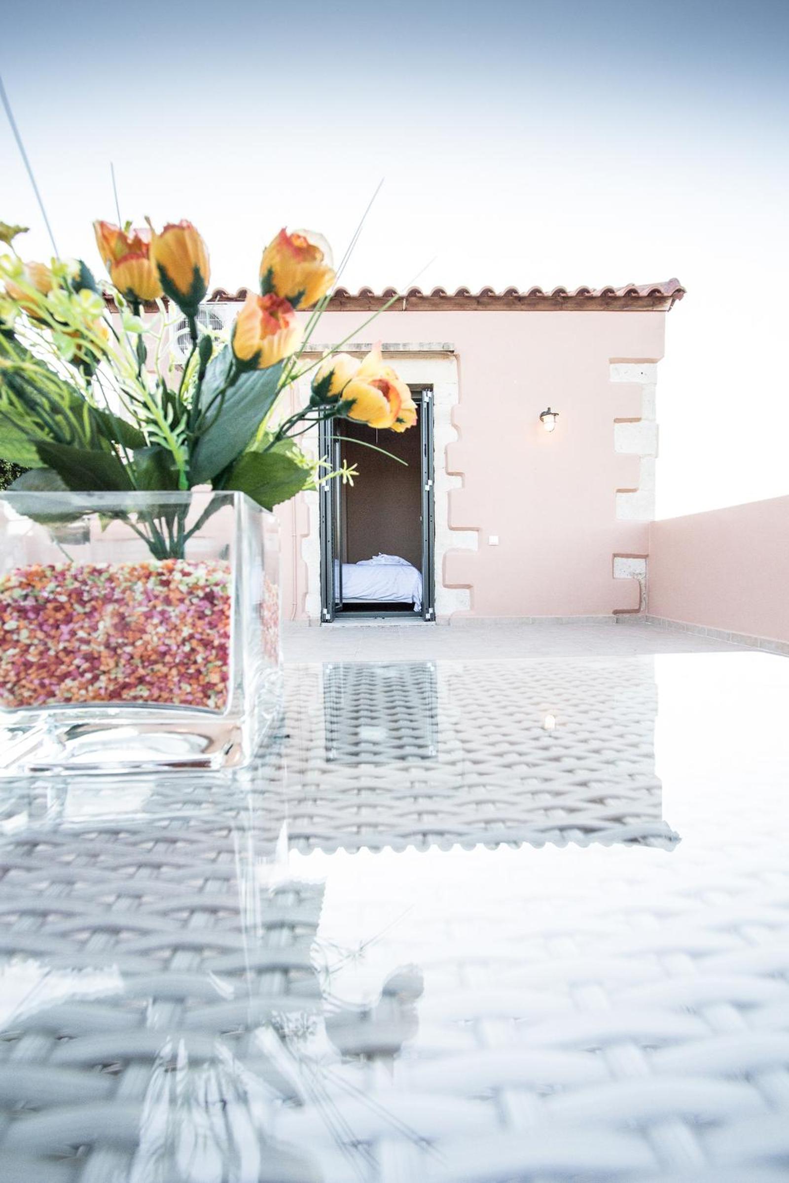 Villa Manoutsio - Traditional Cottage Among Olive Trees 500m from Sandy Beach