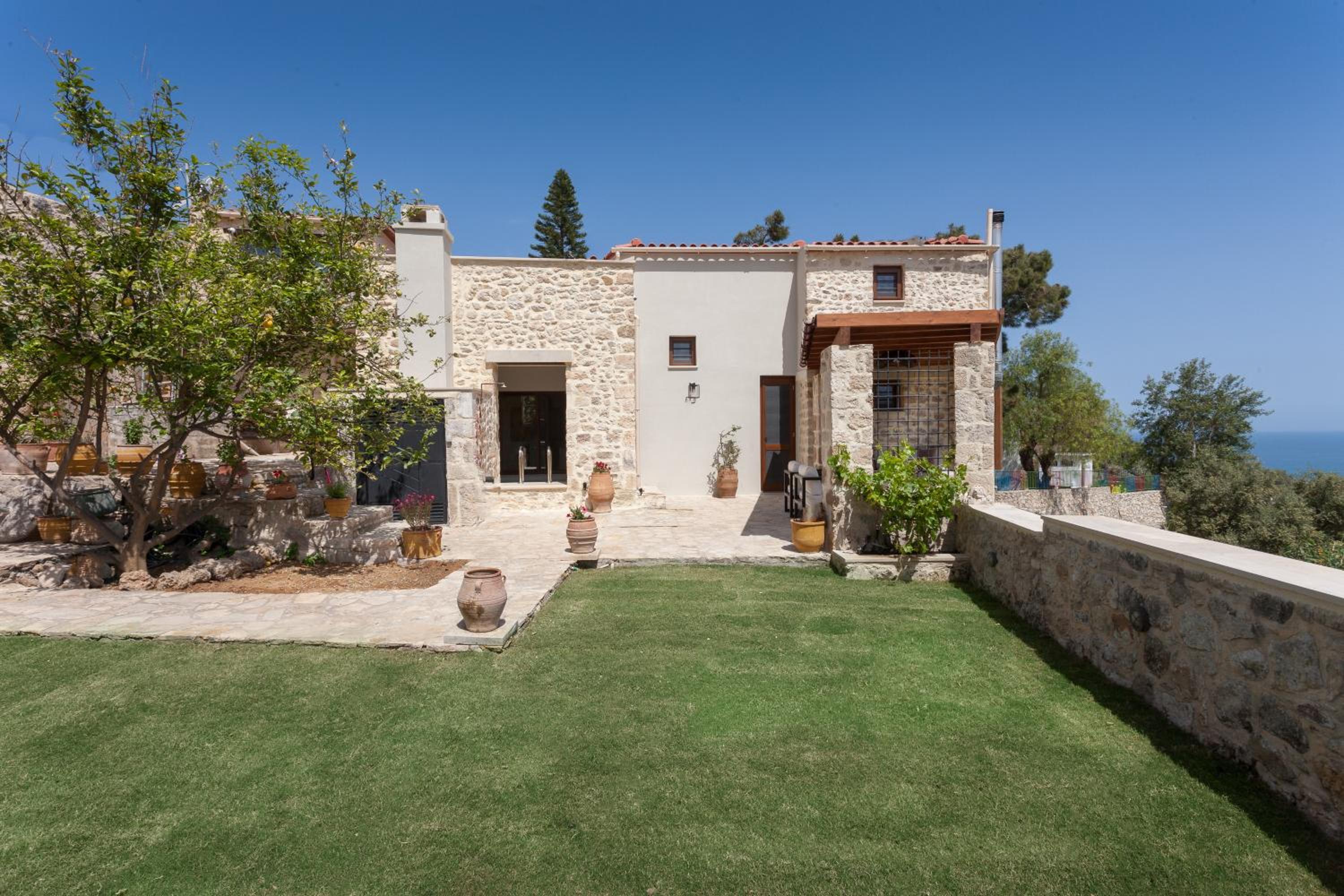 Ali Vafi's Villa - Heated Jacuzzi & Indoor Pool view 4