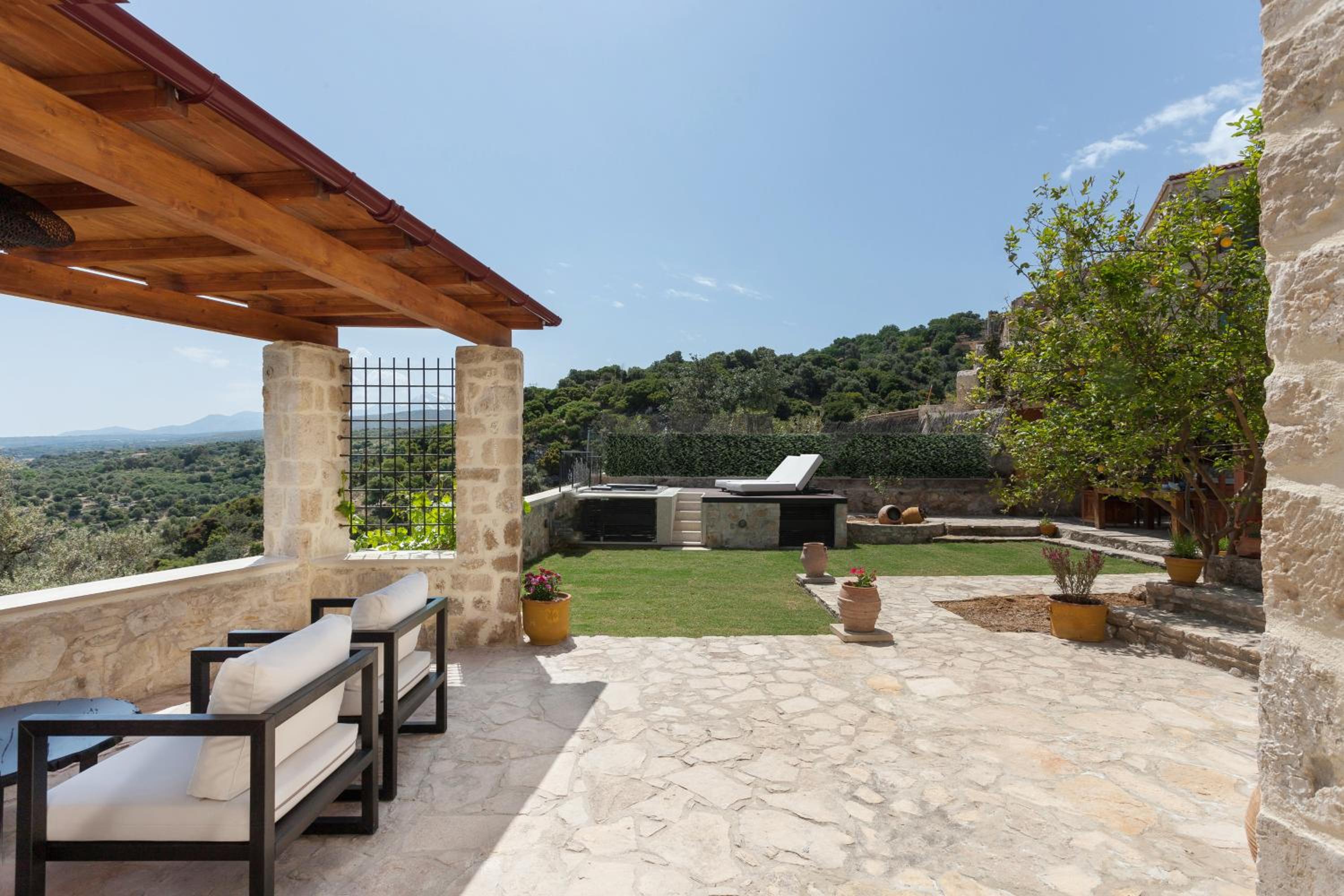 Ali Vafi's Villa - Heated Jacuzzi & Indoor Pool view 5