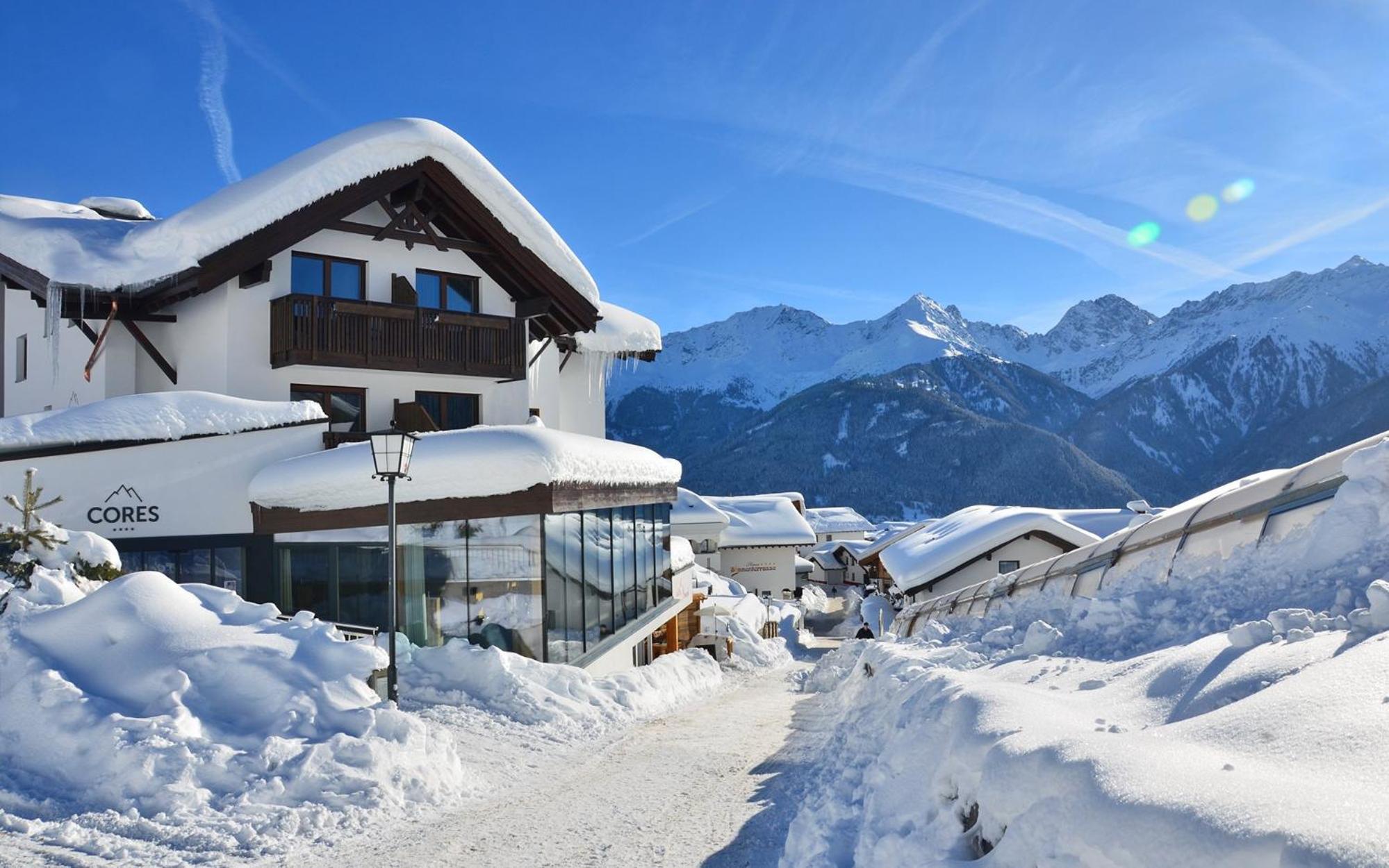 Hotel Cores - Image 1