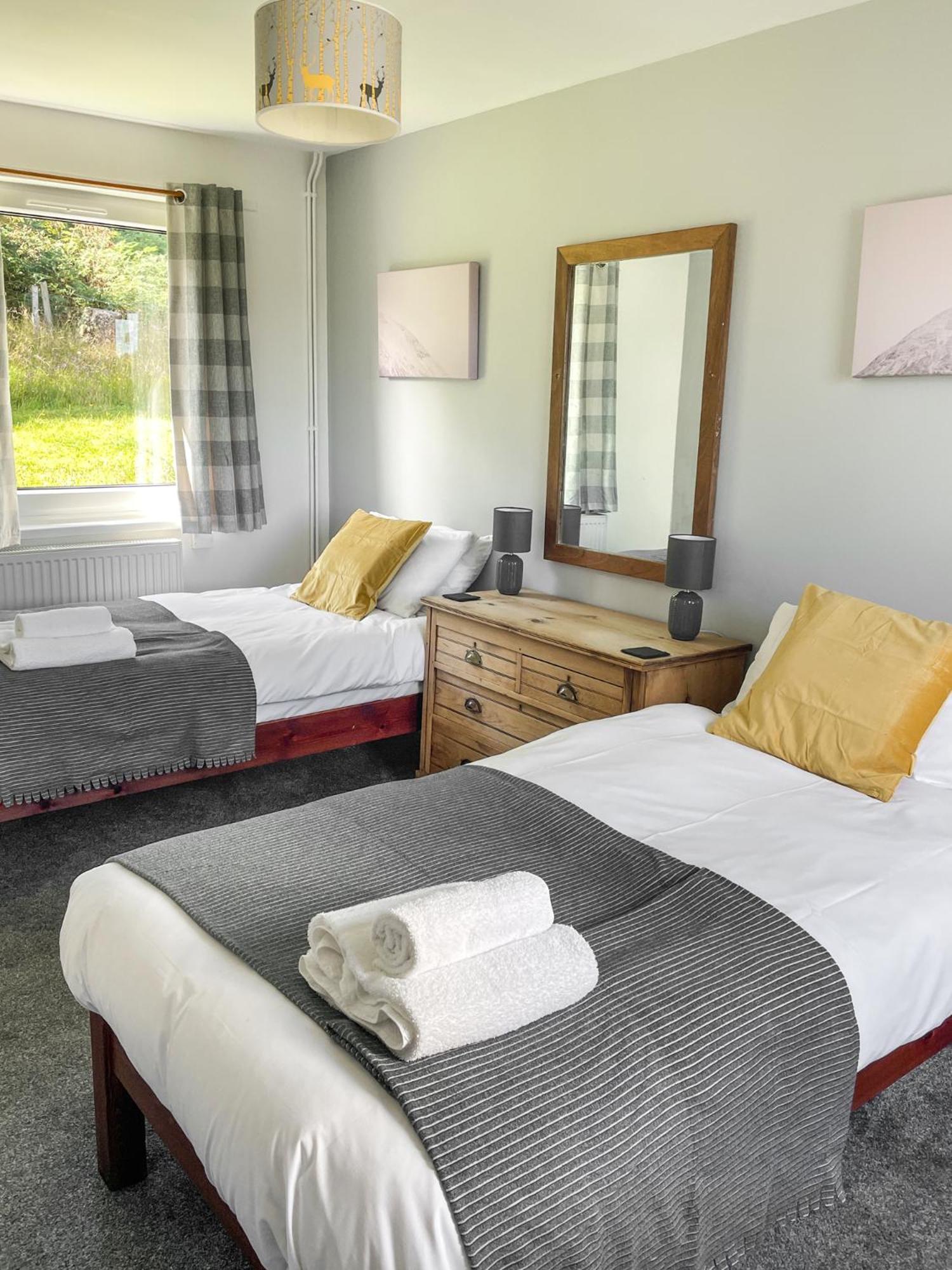 Old Kyle Farm - Stunning Views - 2 mins from Skye Bridge view 4
