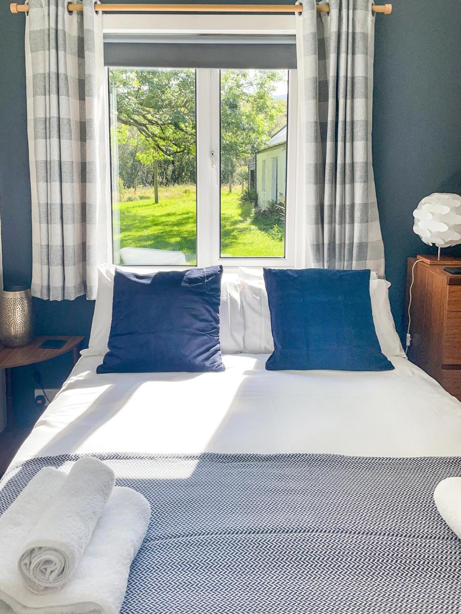 Old Kyle Farm - Stunning Views - 2 mins from Skye Bridge view 3