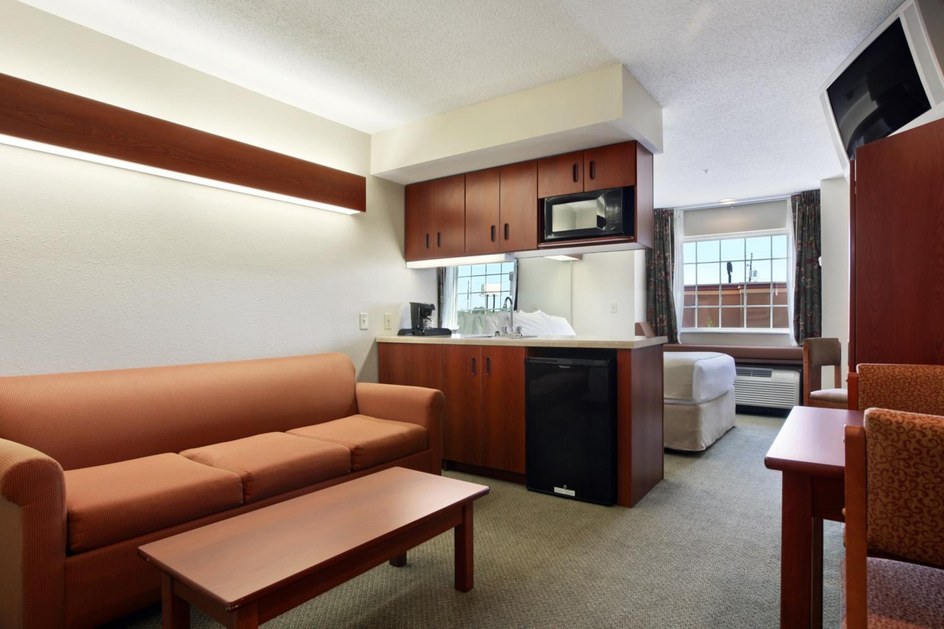 Hattiesburg Vacations - Microtel Inn  Suites by Wyndham Hattiesburg - Property Image 16