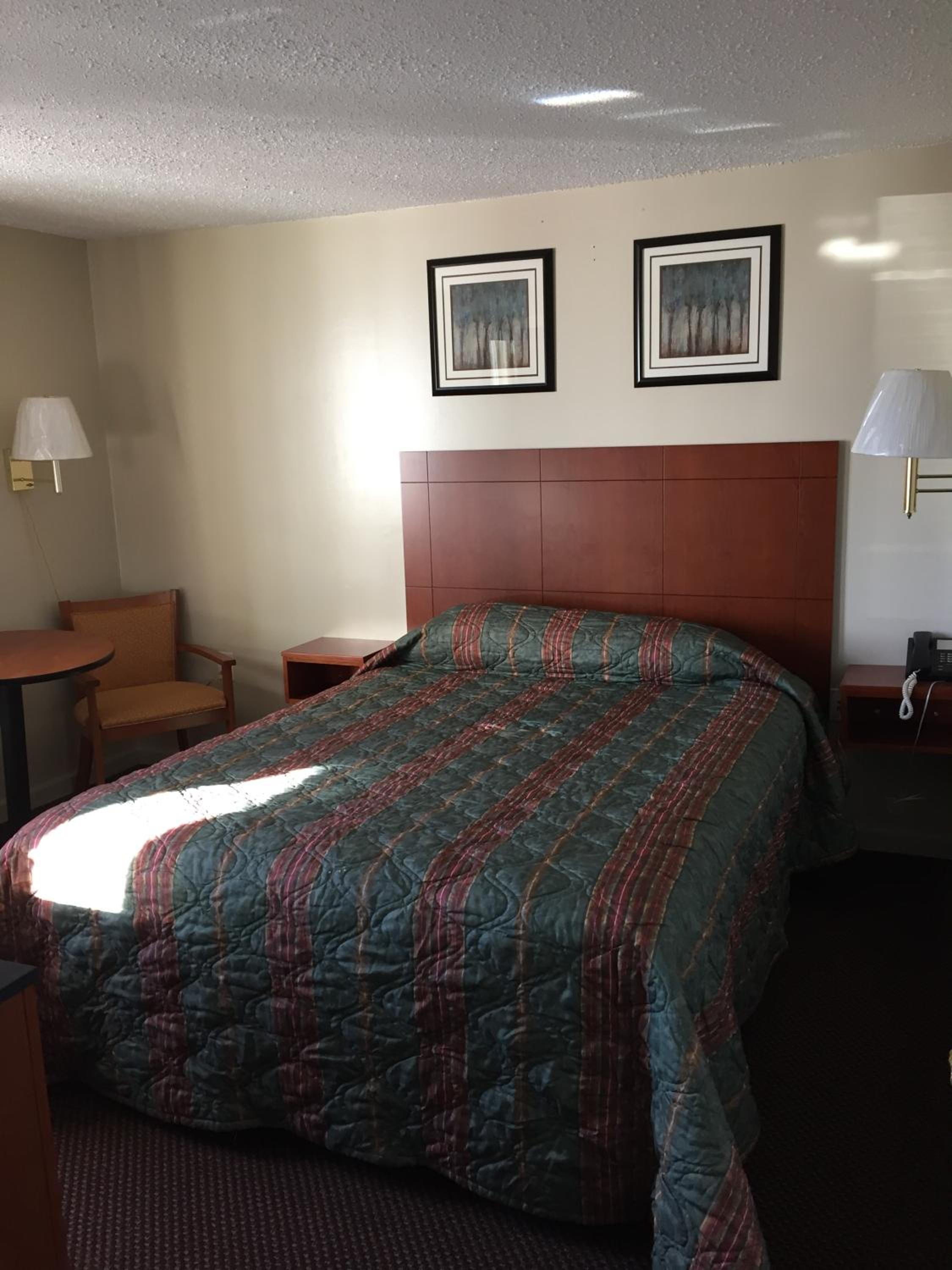 Watertown Vacations - Royal Inn Motel - Property Image 12
