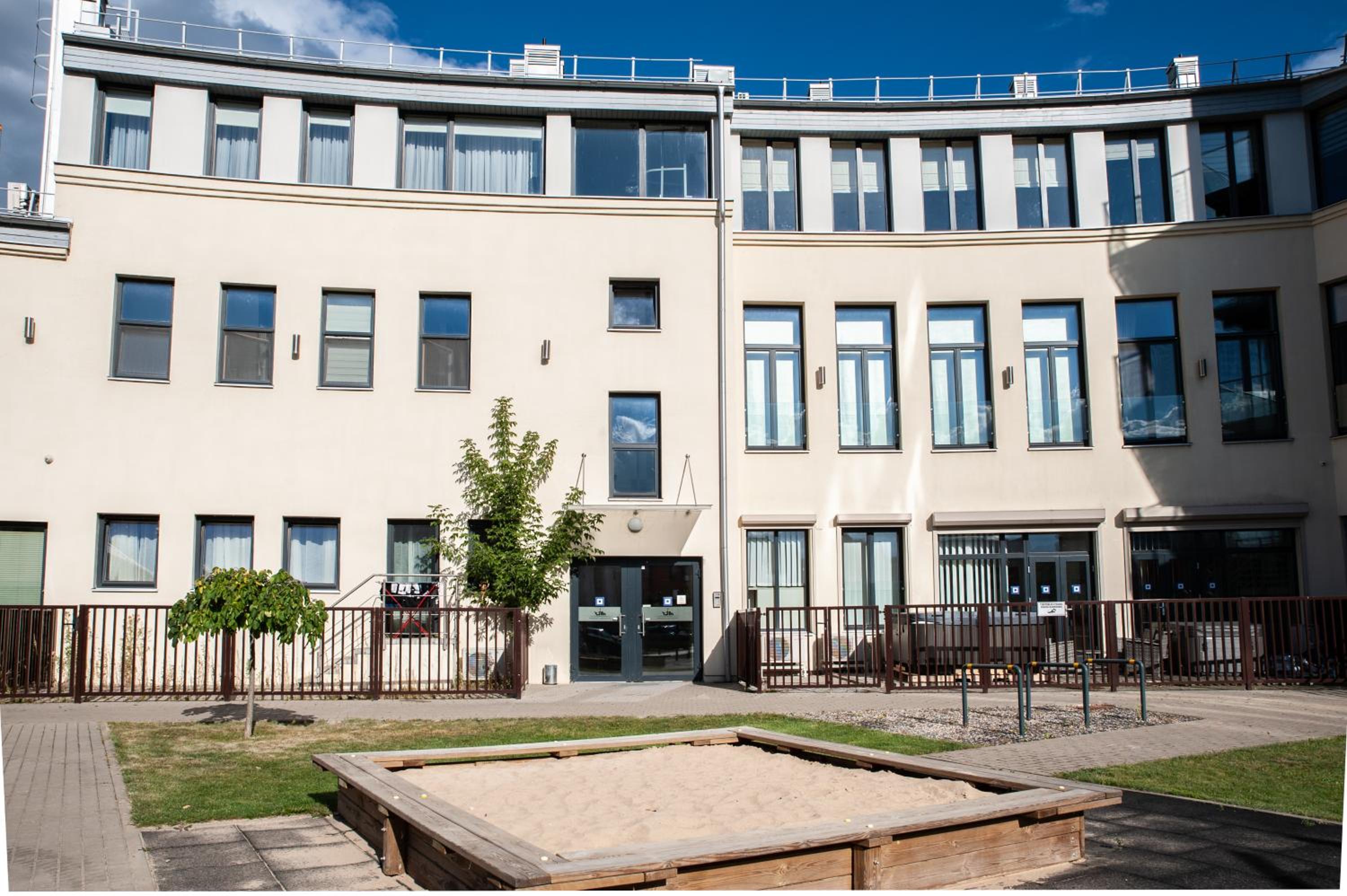 Hotel E.M. Studio In City Center - Image 1