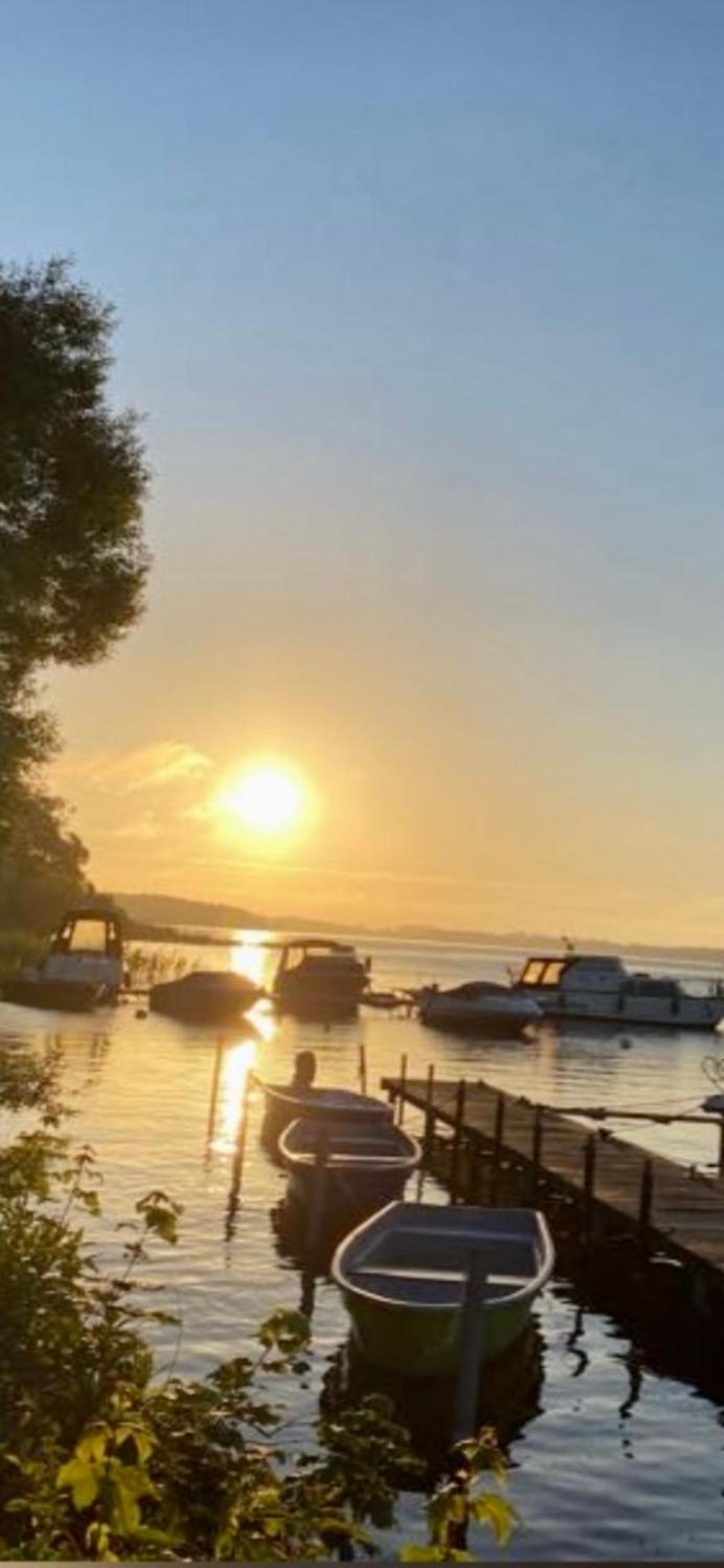 Fischerhus mit Boot,Sauna und Kamin je Seite