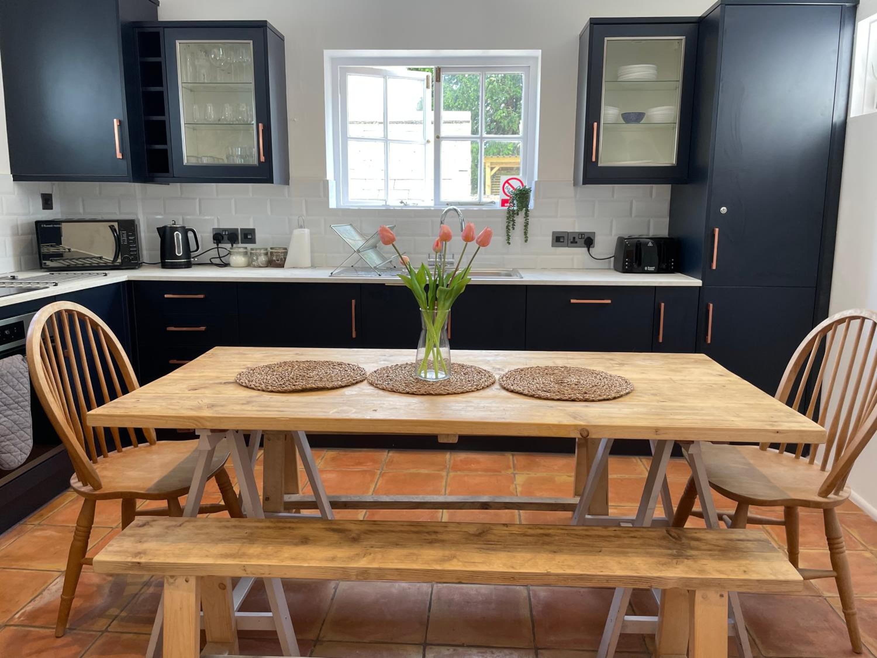 Nomi Homes - Otis House - Free Parking - Central -10ppl view 2