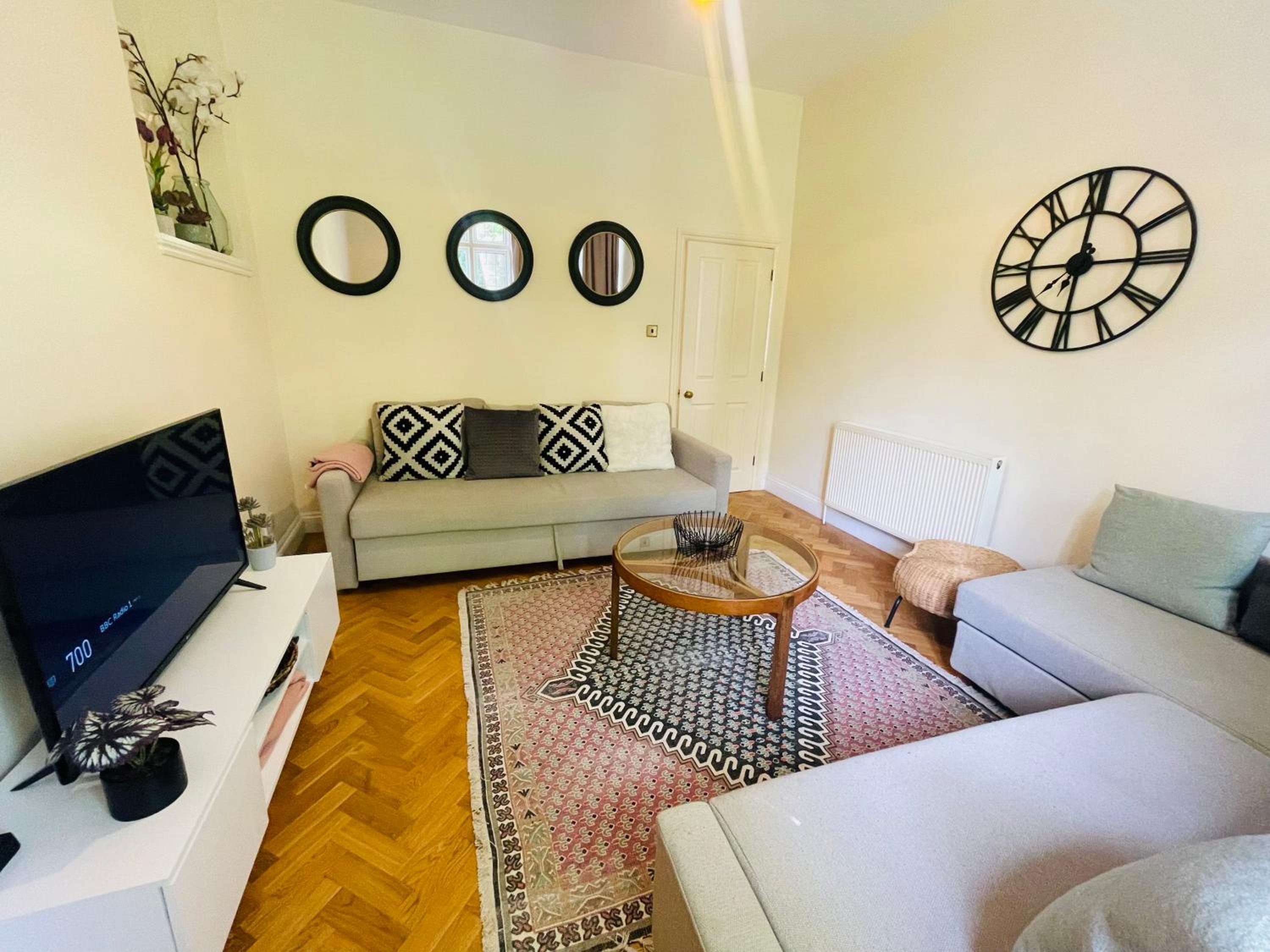 Nomi Homes - Otis House - Free Parking - Central -10ppl view 5
