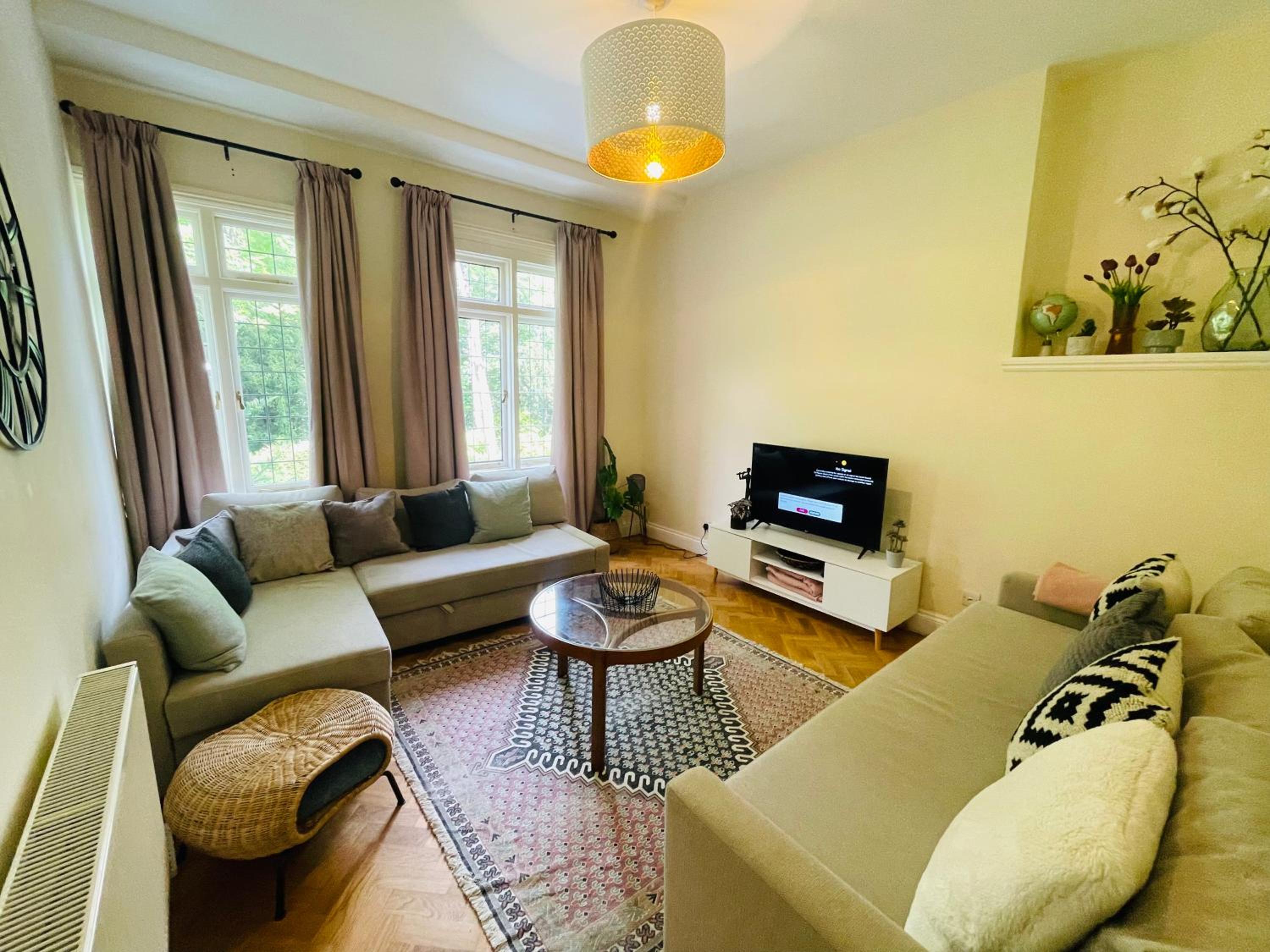 Nomi Homes - Otis House - Free Parking - Central -10ppl view 4
