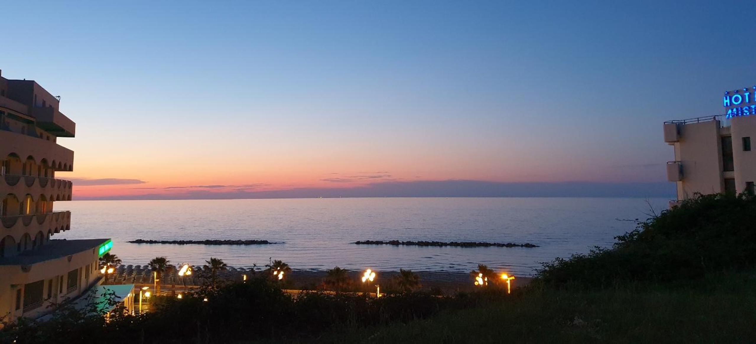 Tramonto Sul Mare view 3