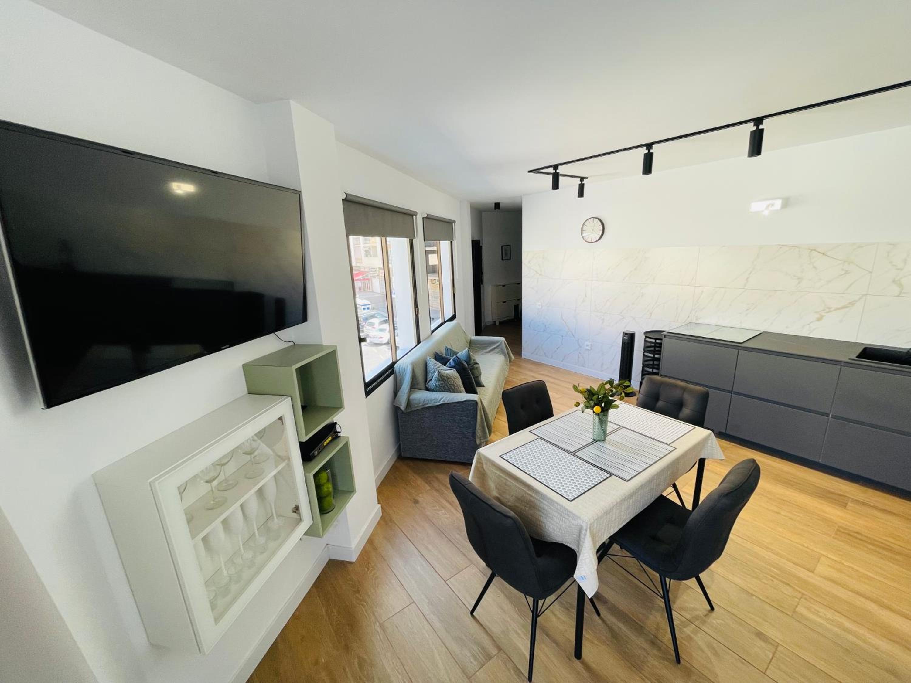 Tenerifeopenhome Central corner relax, wifi, breakfast, beach Los Cristisnos