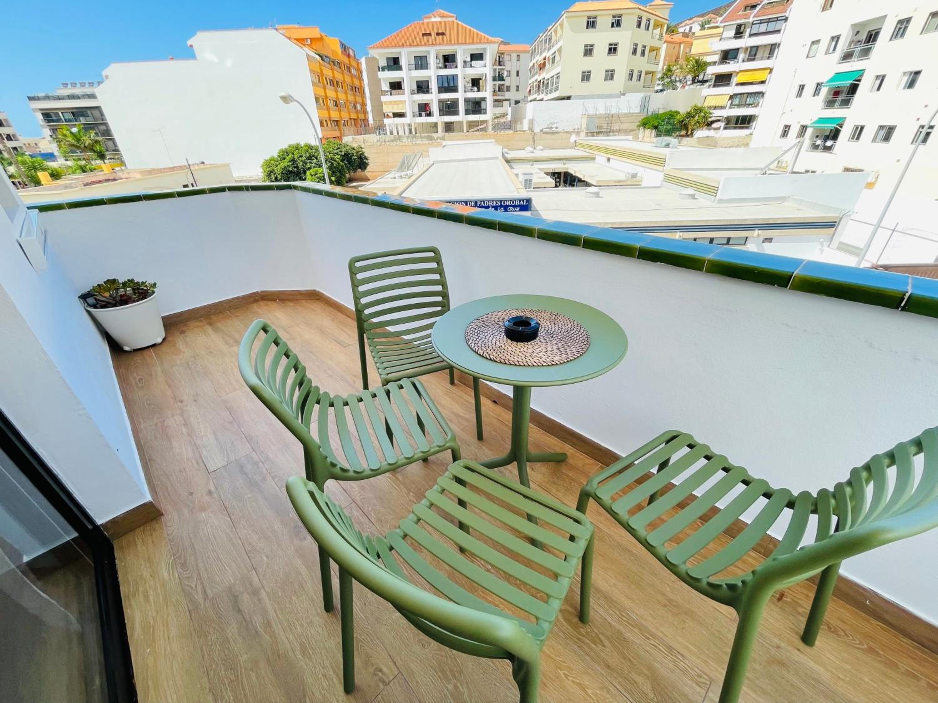 Tenerifeopenhome Central corner relax, wifi, breakfast, beach Los Cristisnos
