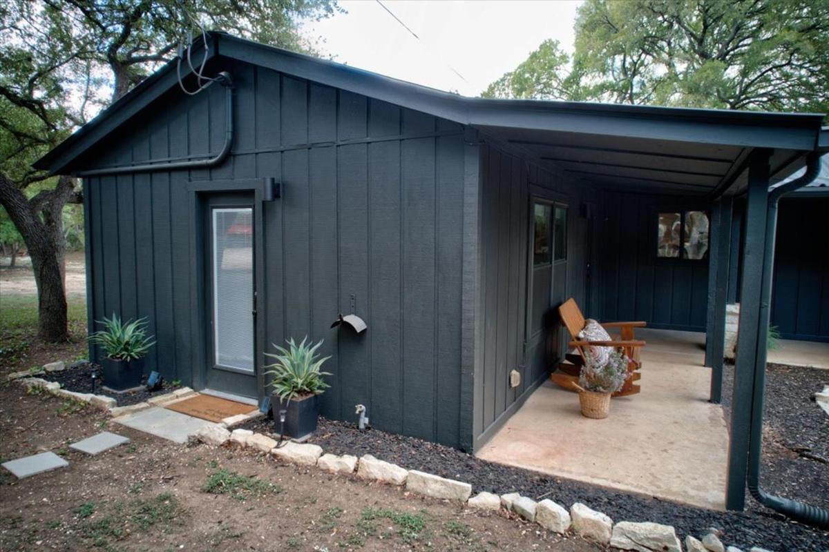 Relaxing Alpaca Ranch Mins from Downtown Wimberley view 2