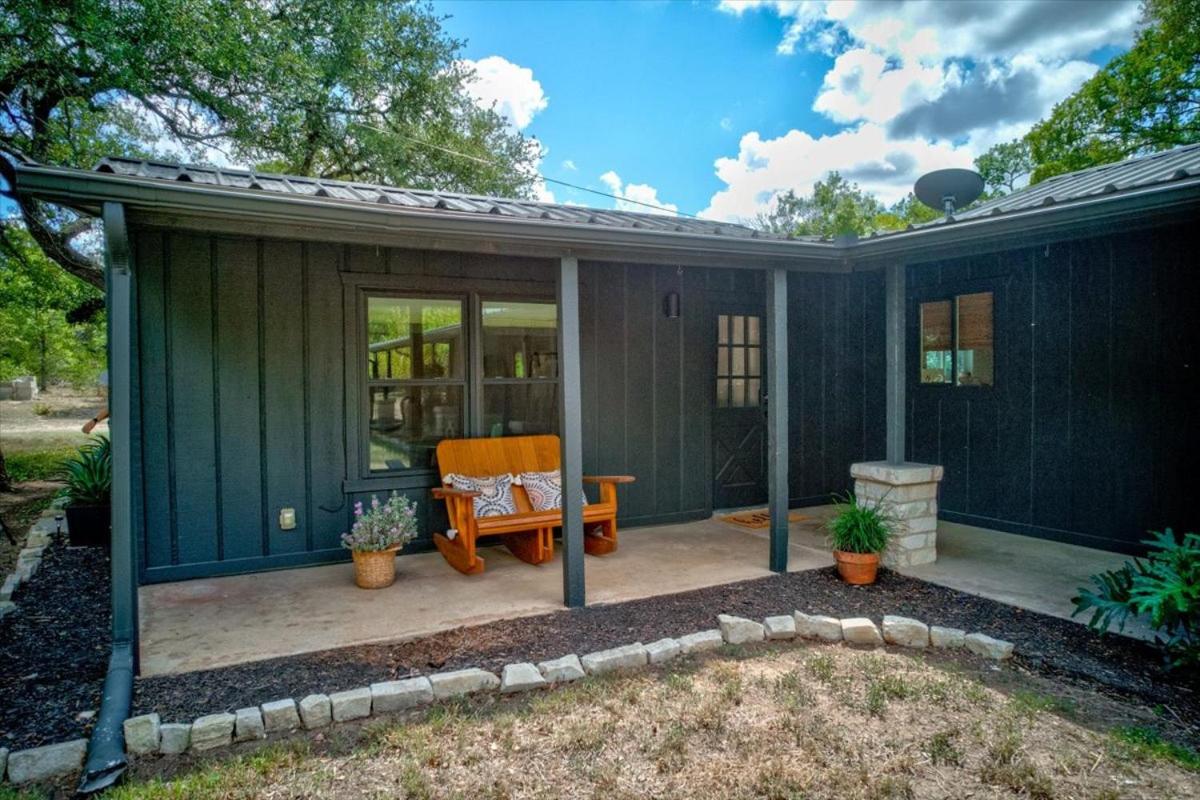 Relaxing Alpaca Ranch Mins from Downtown Wimberley view 3