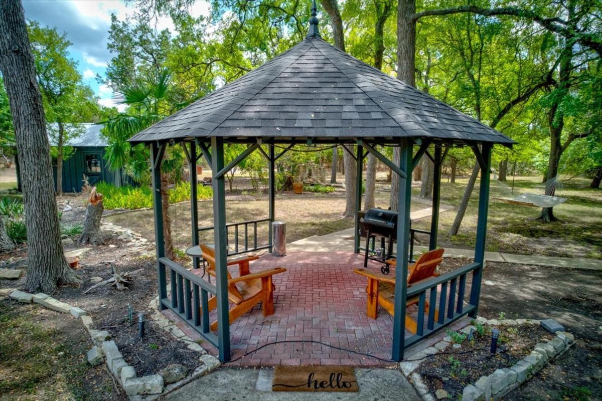 Relaxing Alpaca Ranch Mins from Downtown Wimberley view 5