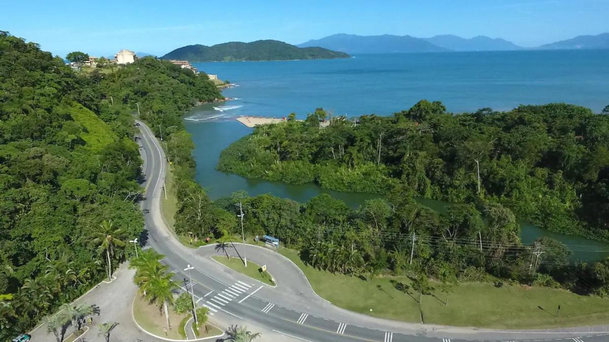Sobrado 4 dorm Cond. Fechado Praia da Mococa Caraguatatuba