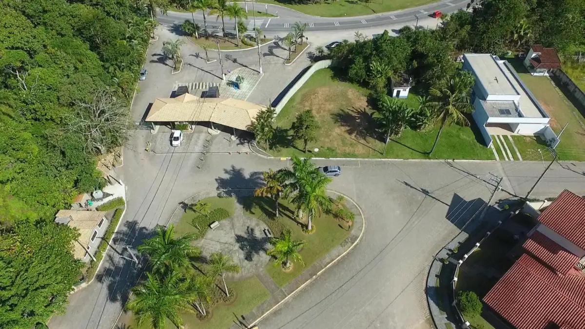 Sobrado 4 dorm Cond. Fechado Praia da Mococa Caraguatatuba