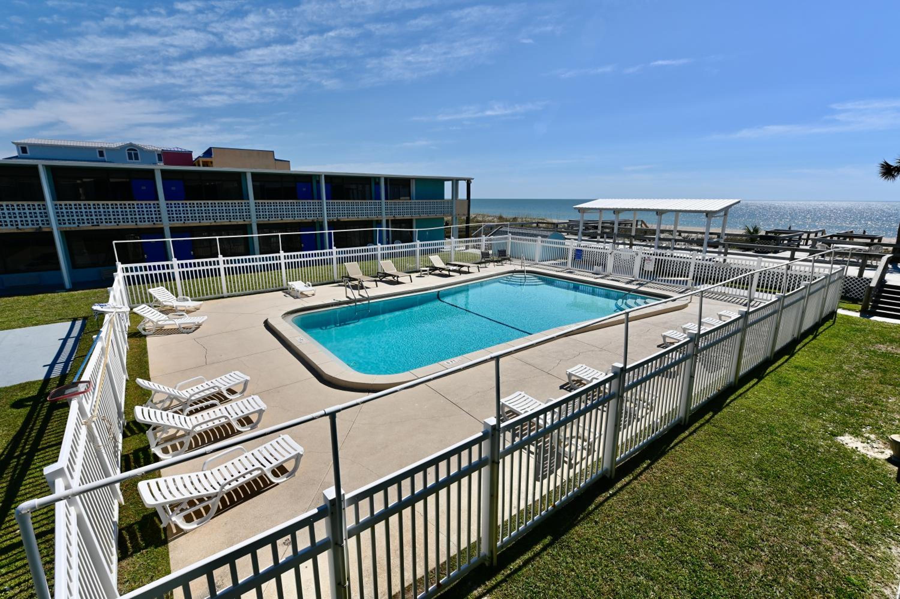 Buccaneer Inn