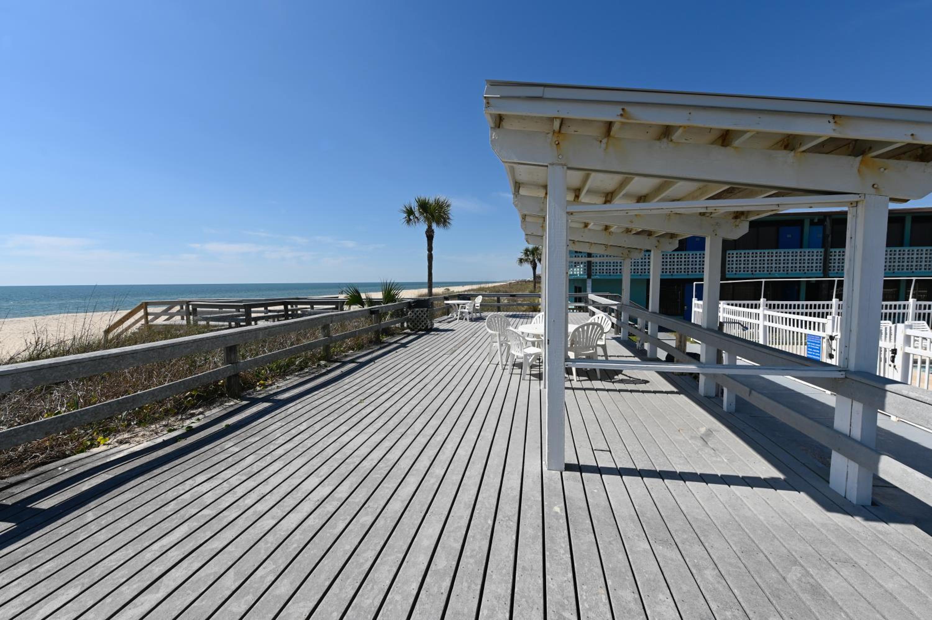 Buccaneer Inn