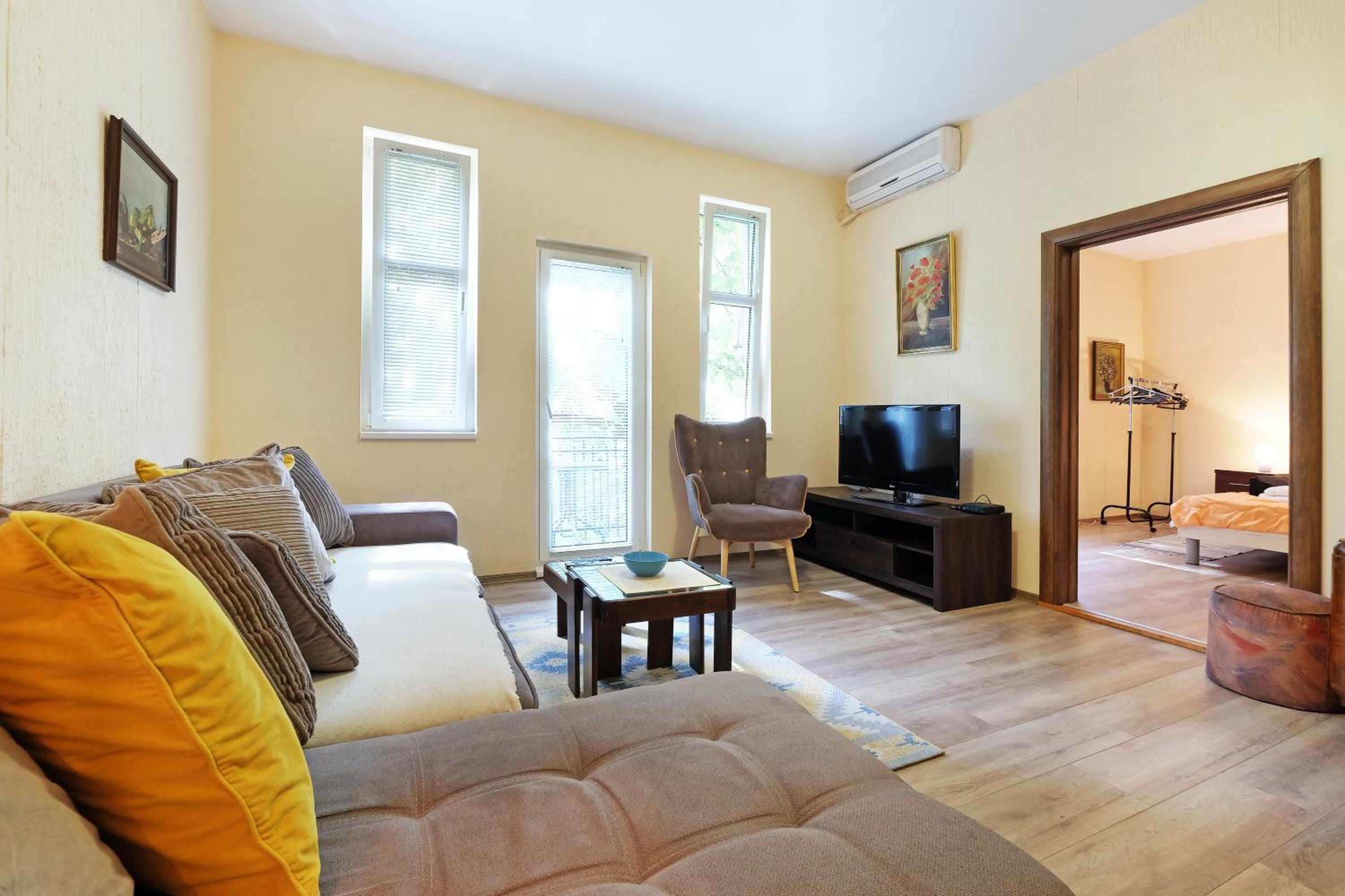 Apartment Paradise Sunny Home view 3