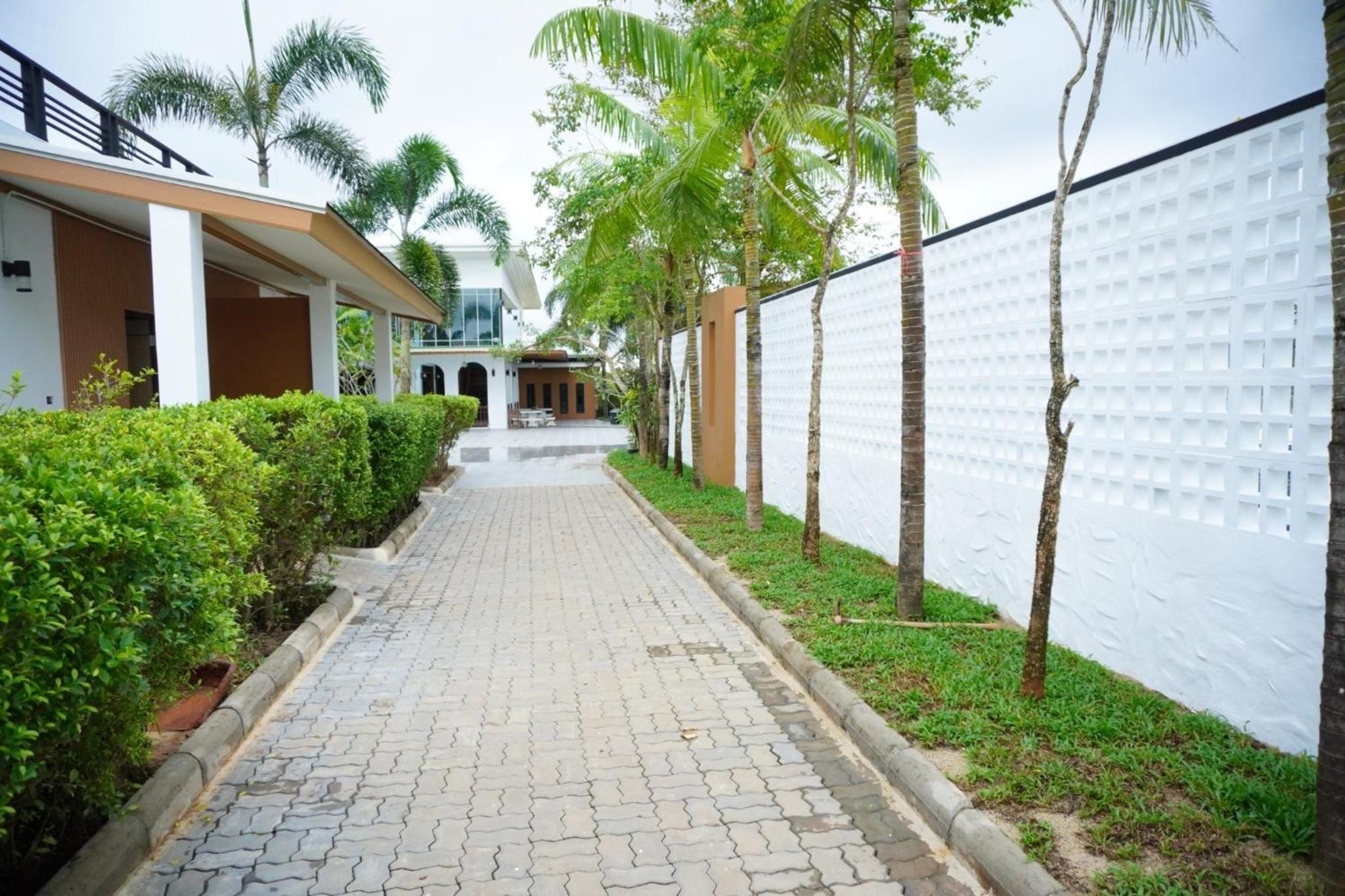IP Plus Resort Chanthaburia - Halal Hotel