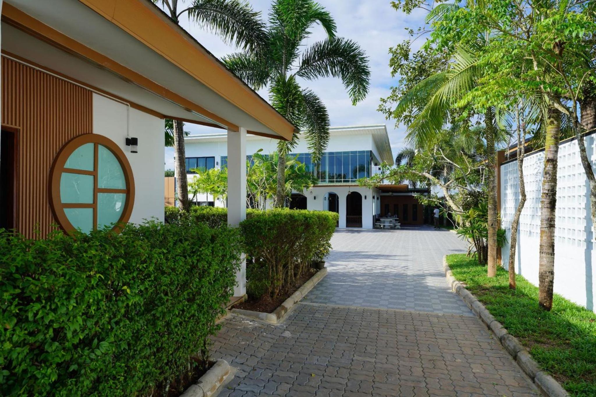 IP Plus Resort Chanthaburia - Halal Hotel