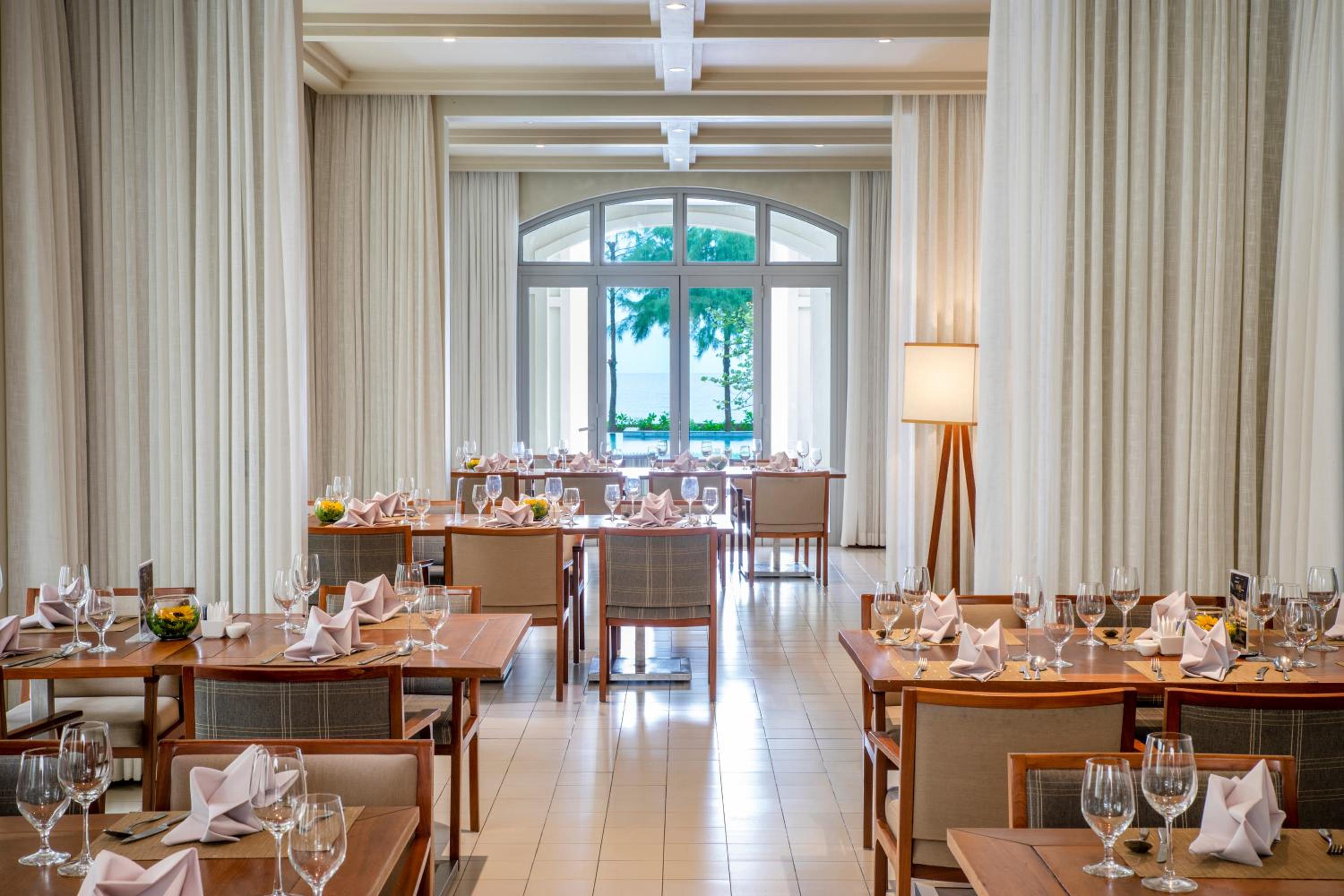 FLC Luxury Resort Samson