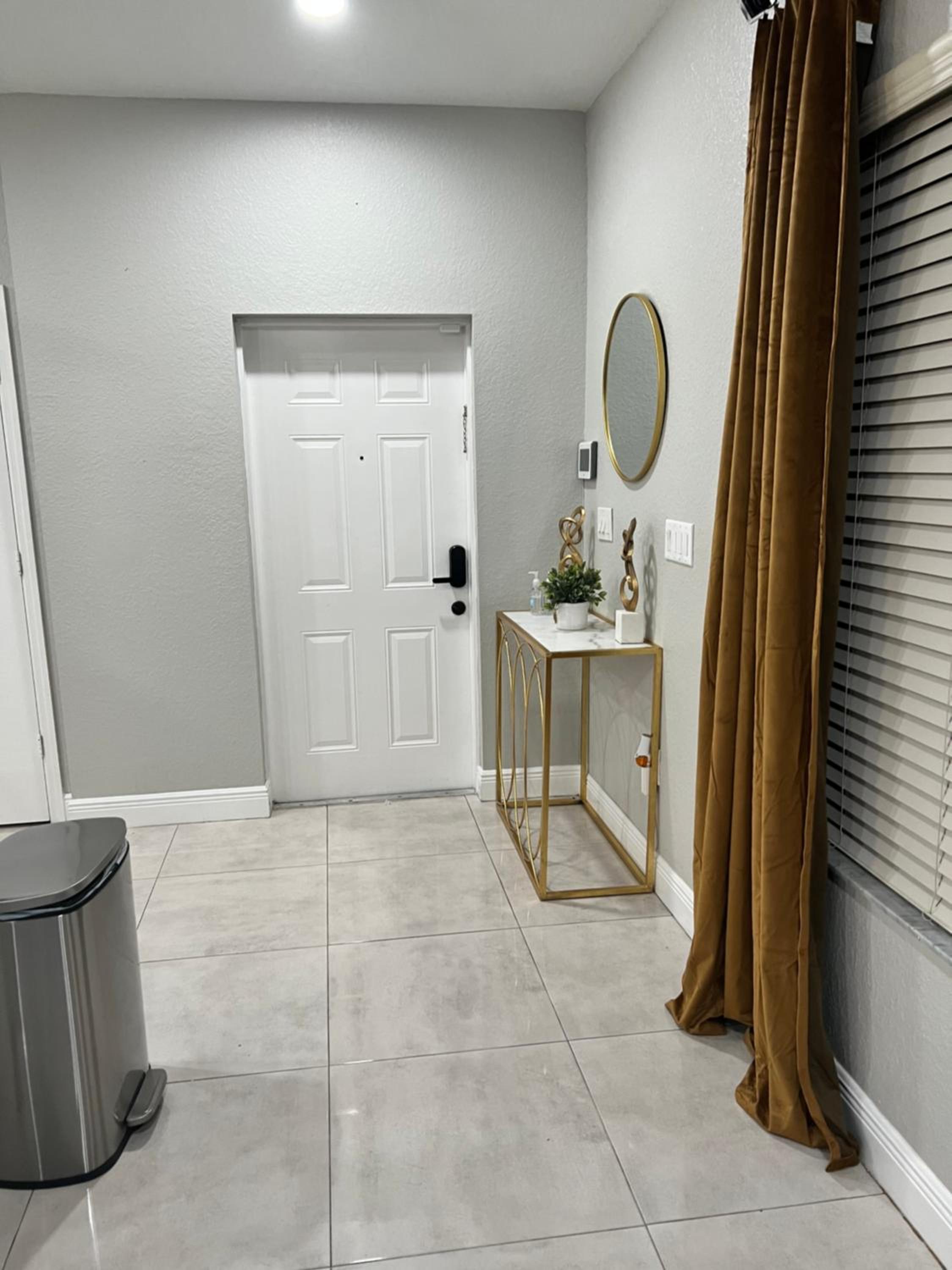 Luxurious 3BR Home close to Las Olas/Downtown Stri view 4