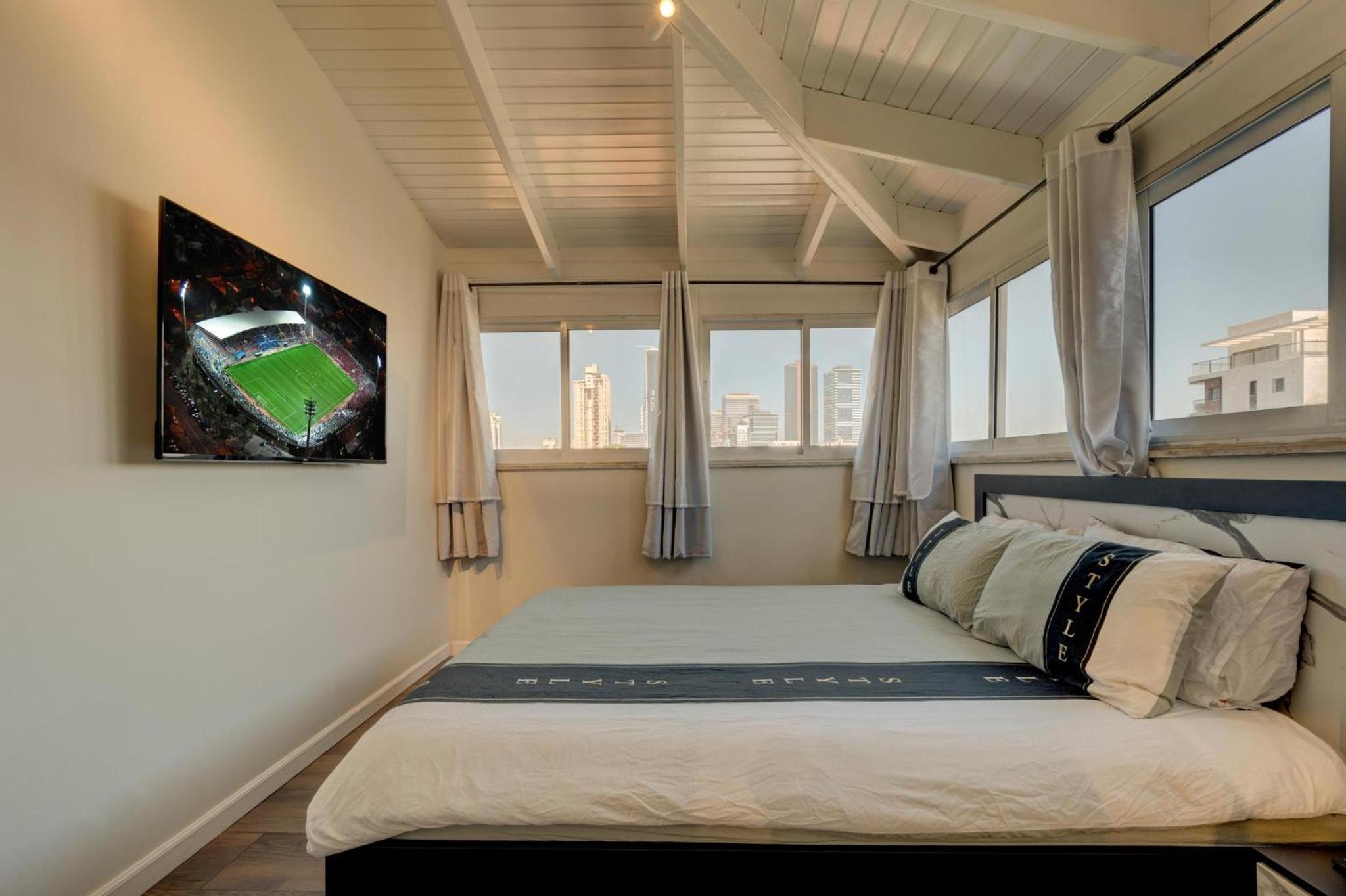 LUXURY PENTHOUSE GREAT LOCATION WITH PARKING Tlv view 2