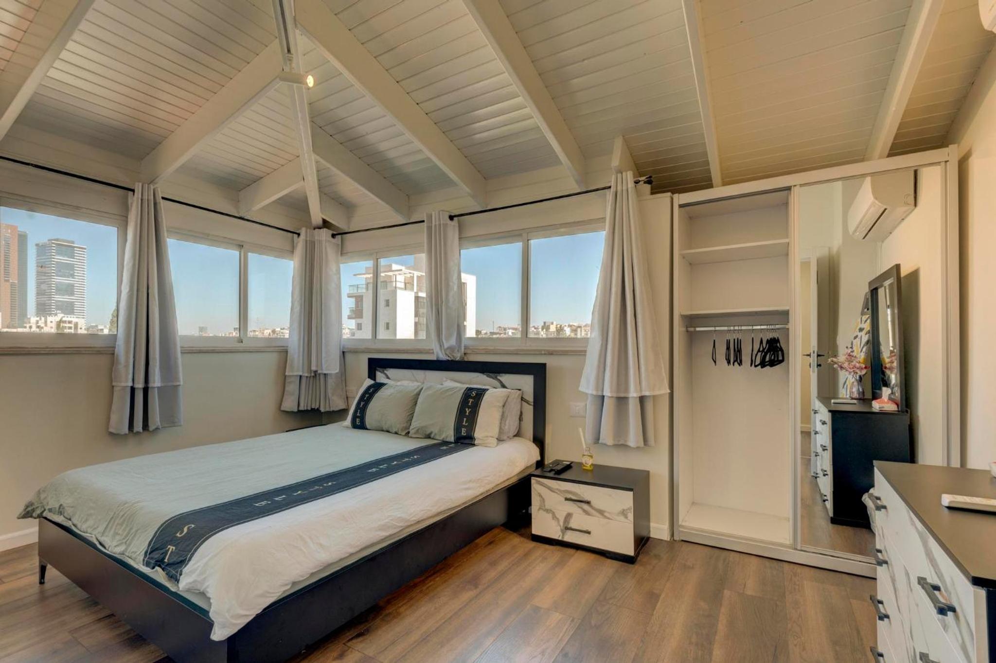 LUXURY PENTHOUSE GREAT LOCATION WITH PARKING Tlv view 5
