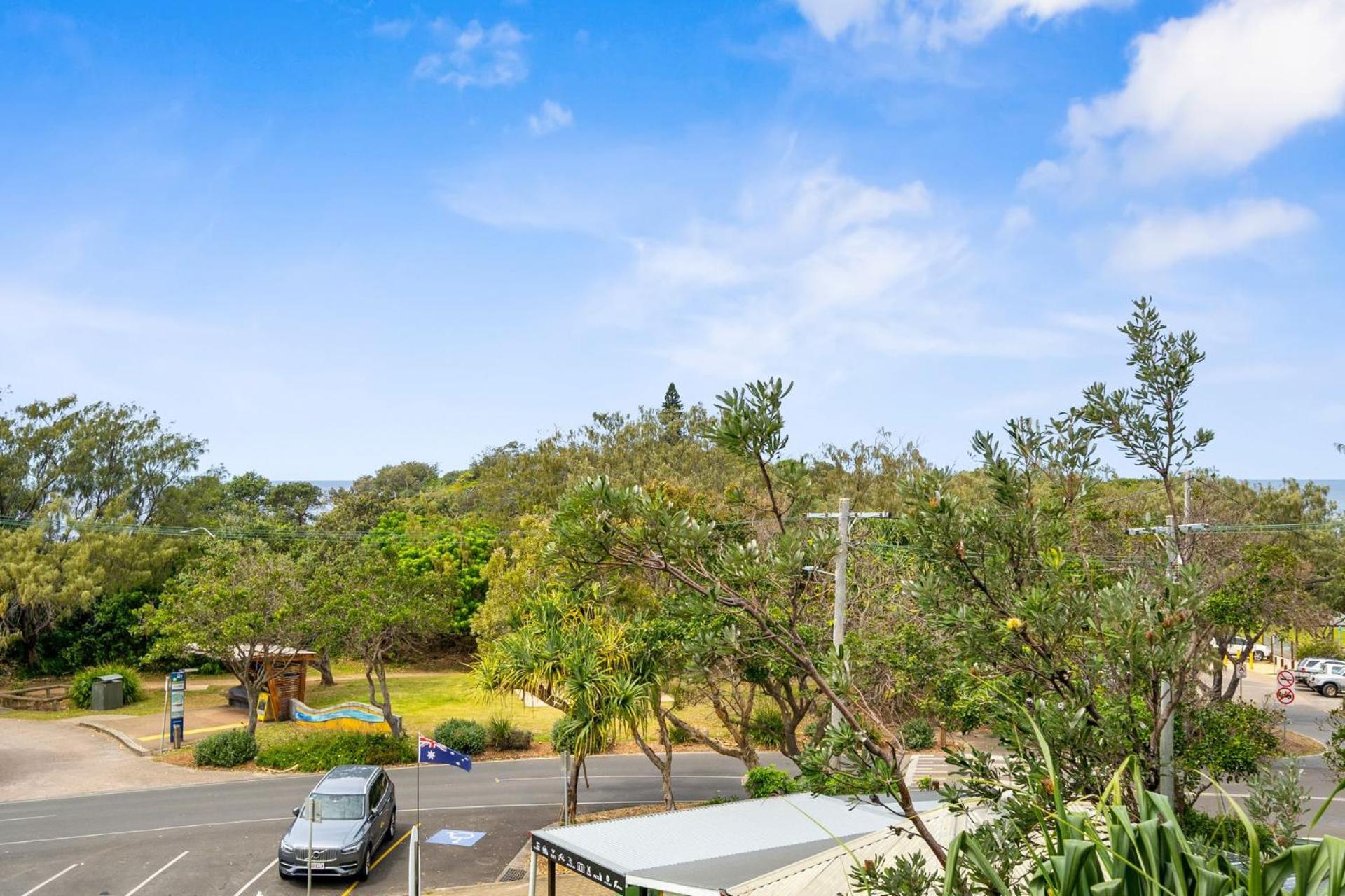 Laguna Beach House by Discover Stradbroke