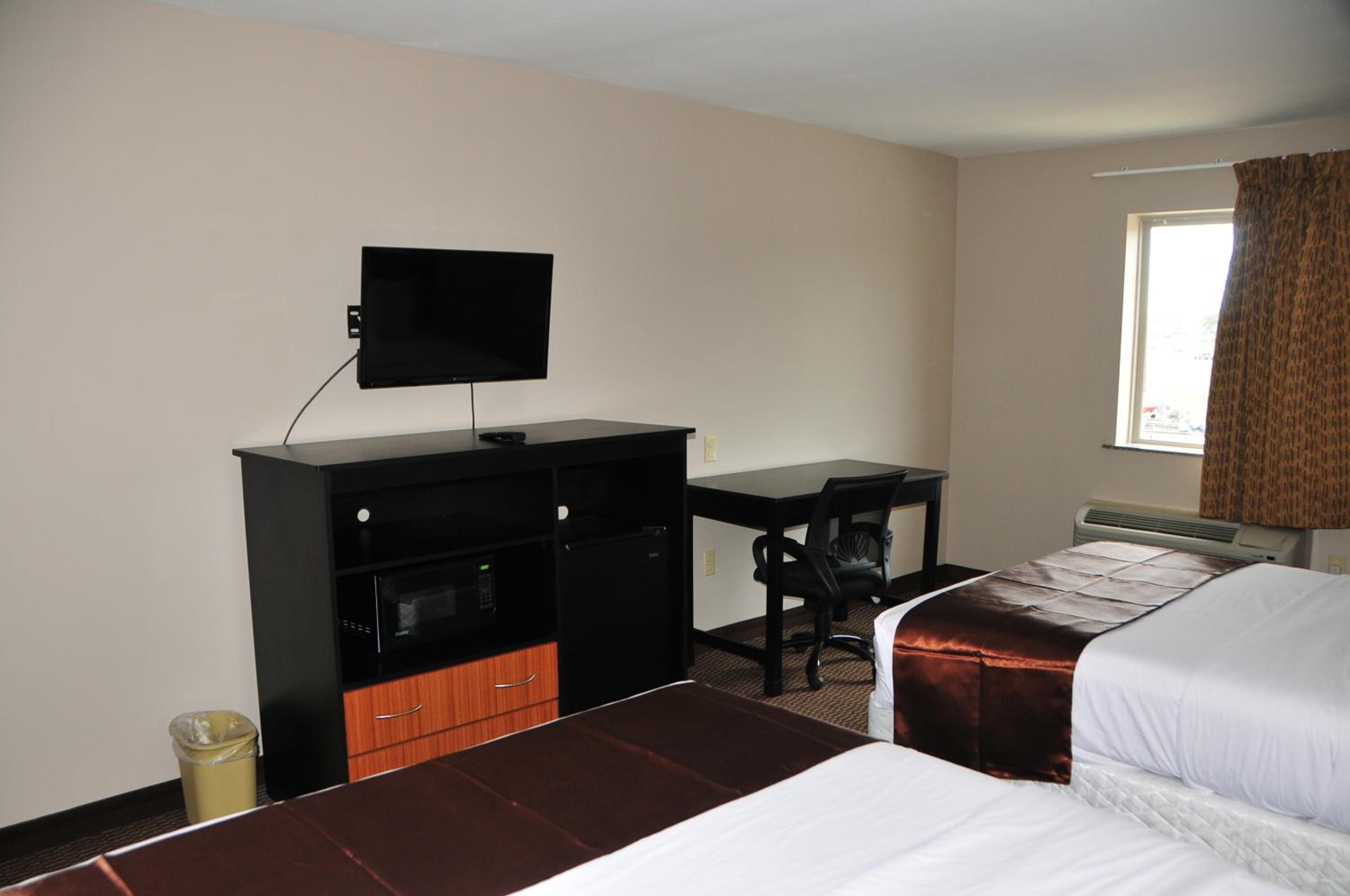 Paradise Inn & Suites