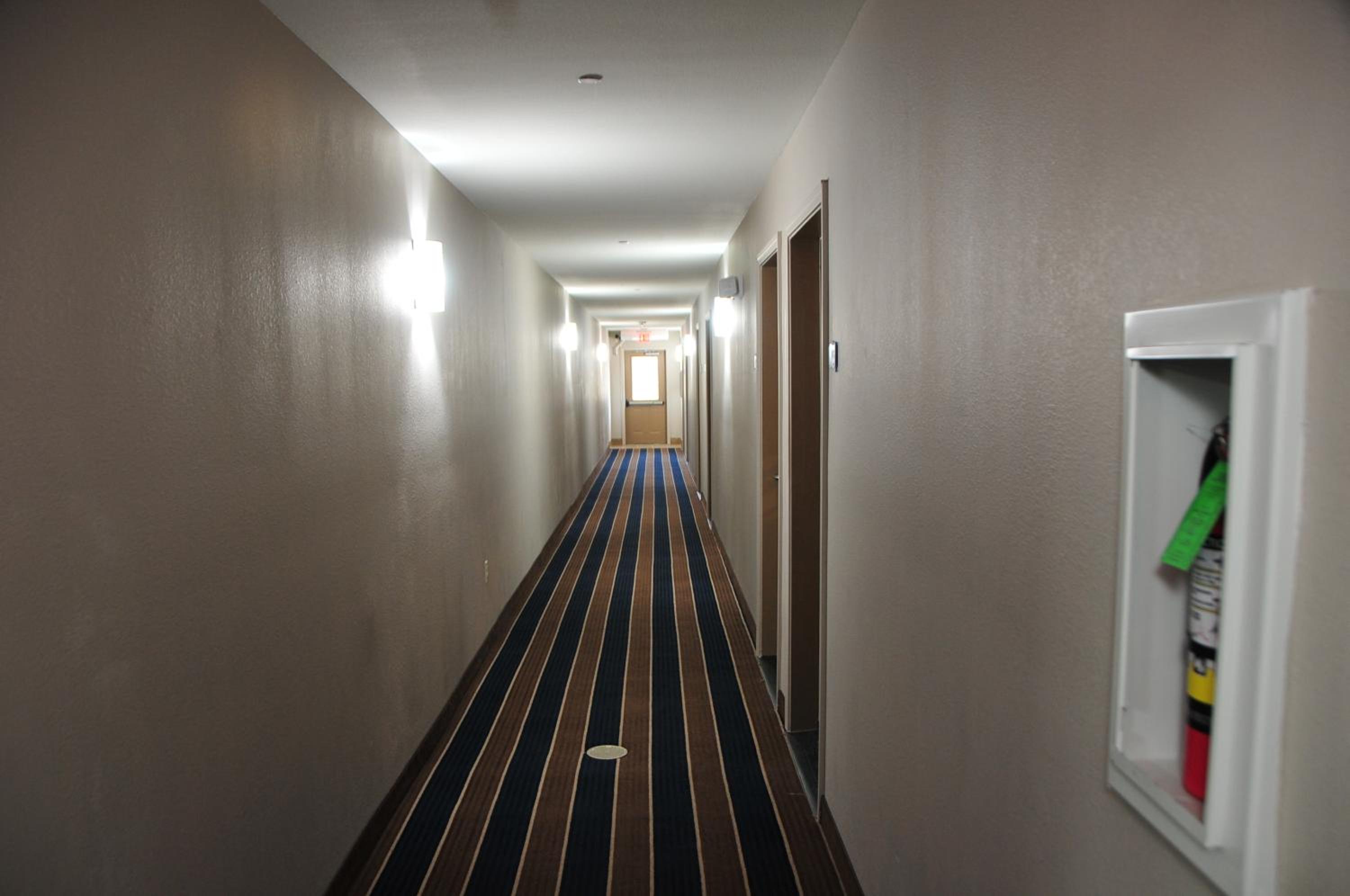 Paradise Inn & Suites