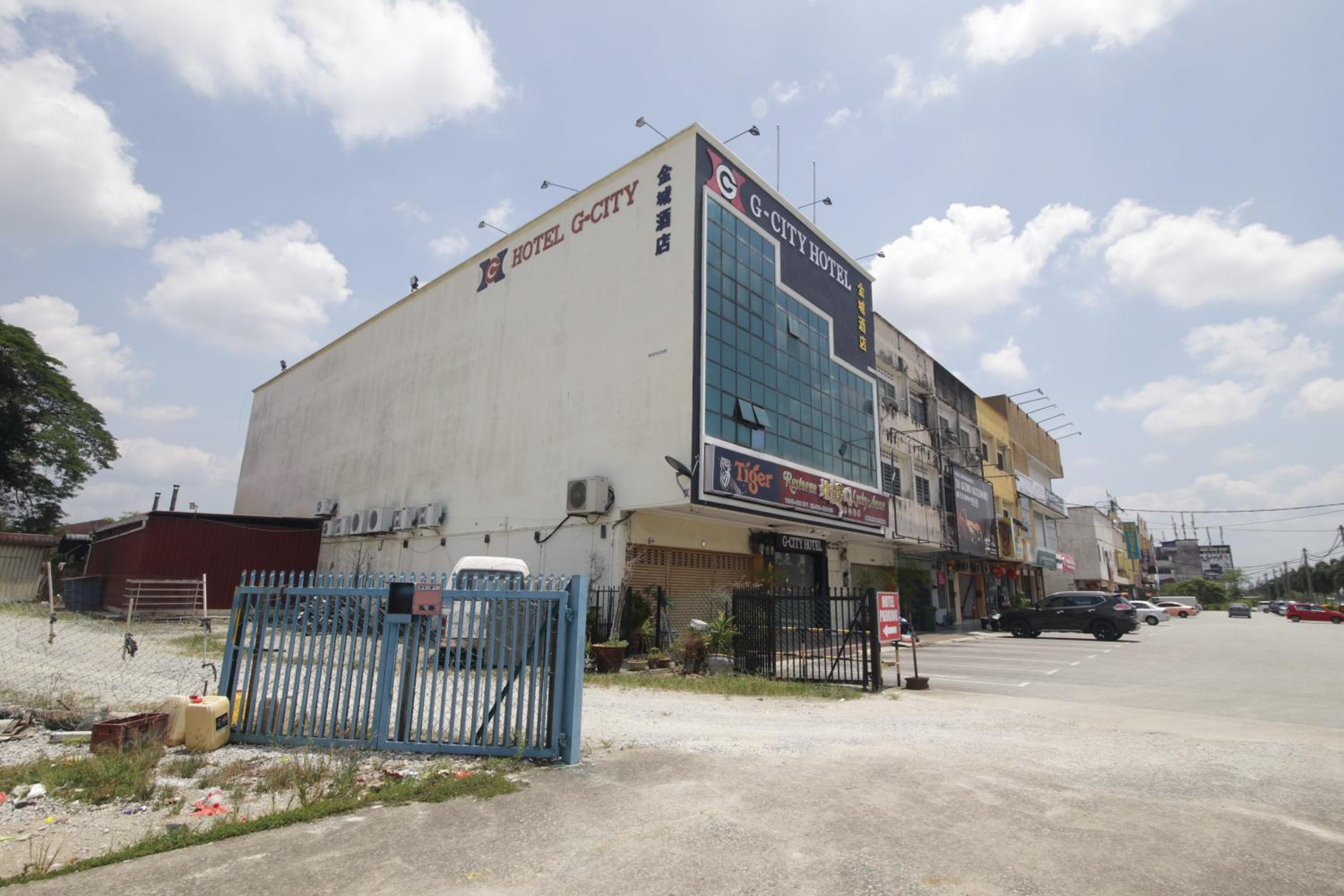 G CITY HOTEL photo 3