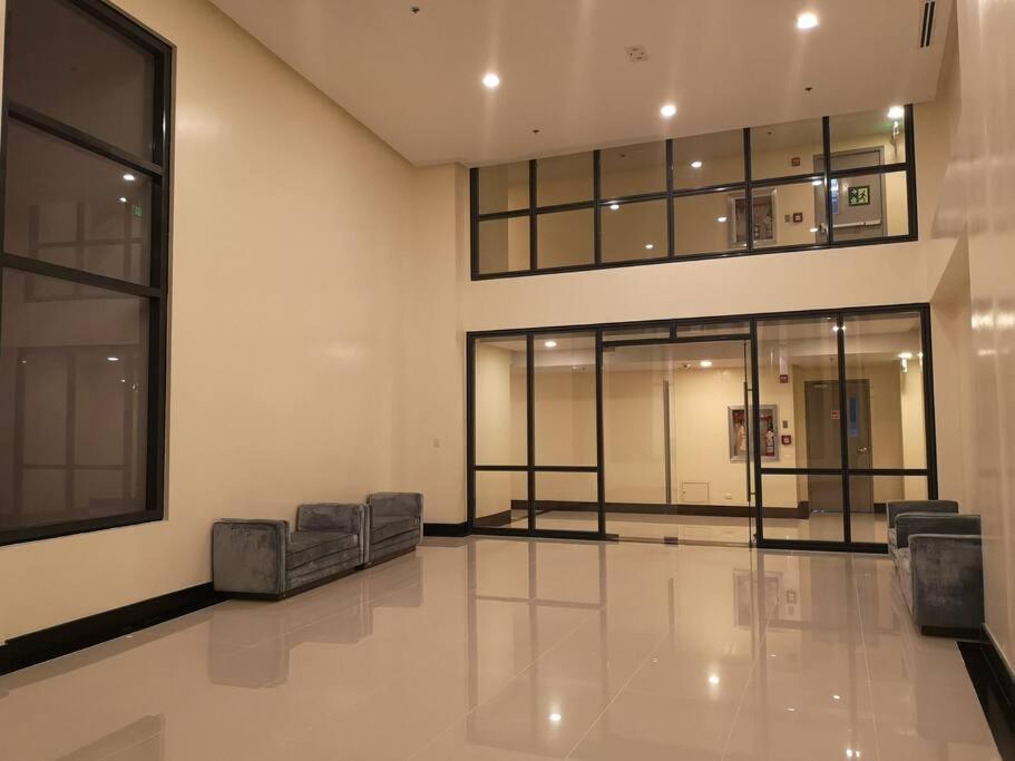A2J Luxury 1BR Suite Near Venice Mall BGC Taguig view 4