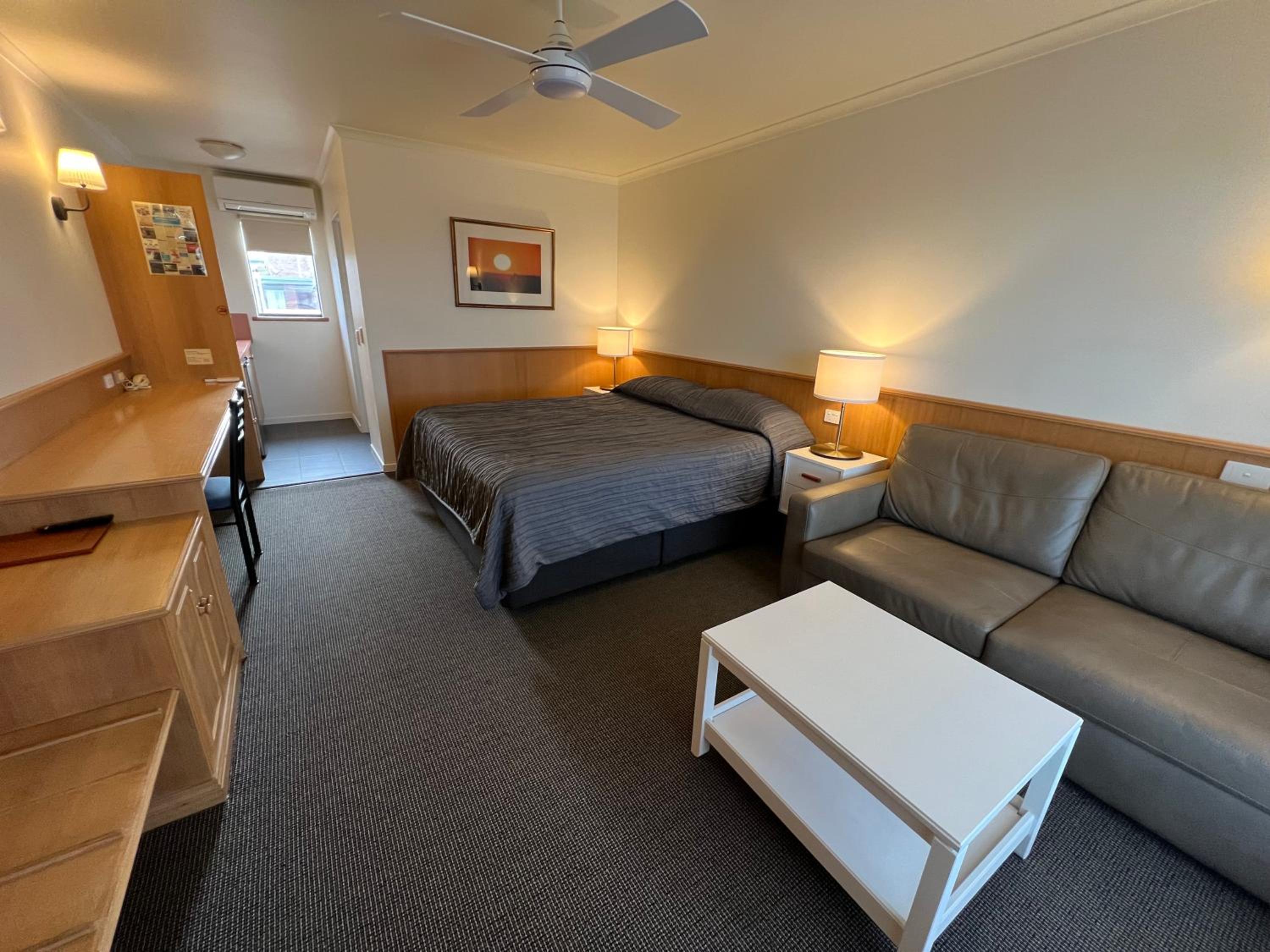 Summerhill Motor Inn