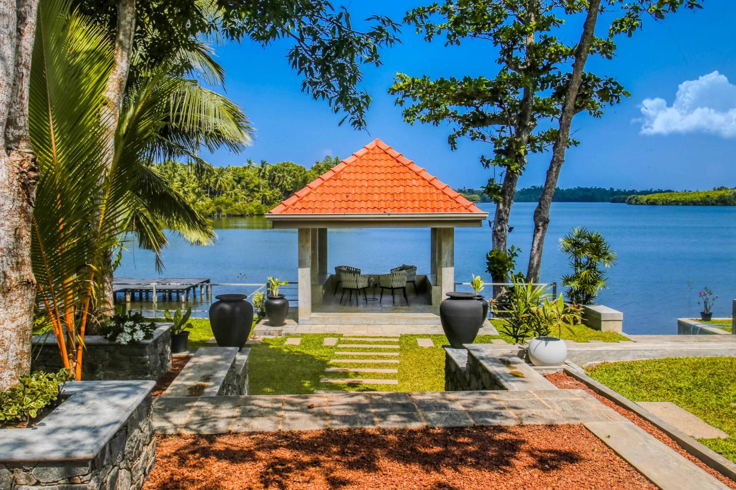 Hotel The Niche by DBI - Free Guided Ceylon Cinnamon Experiential Tour - Image 1